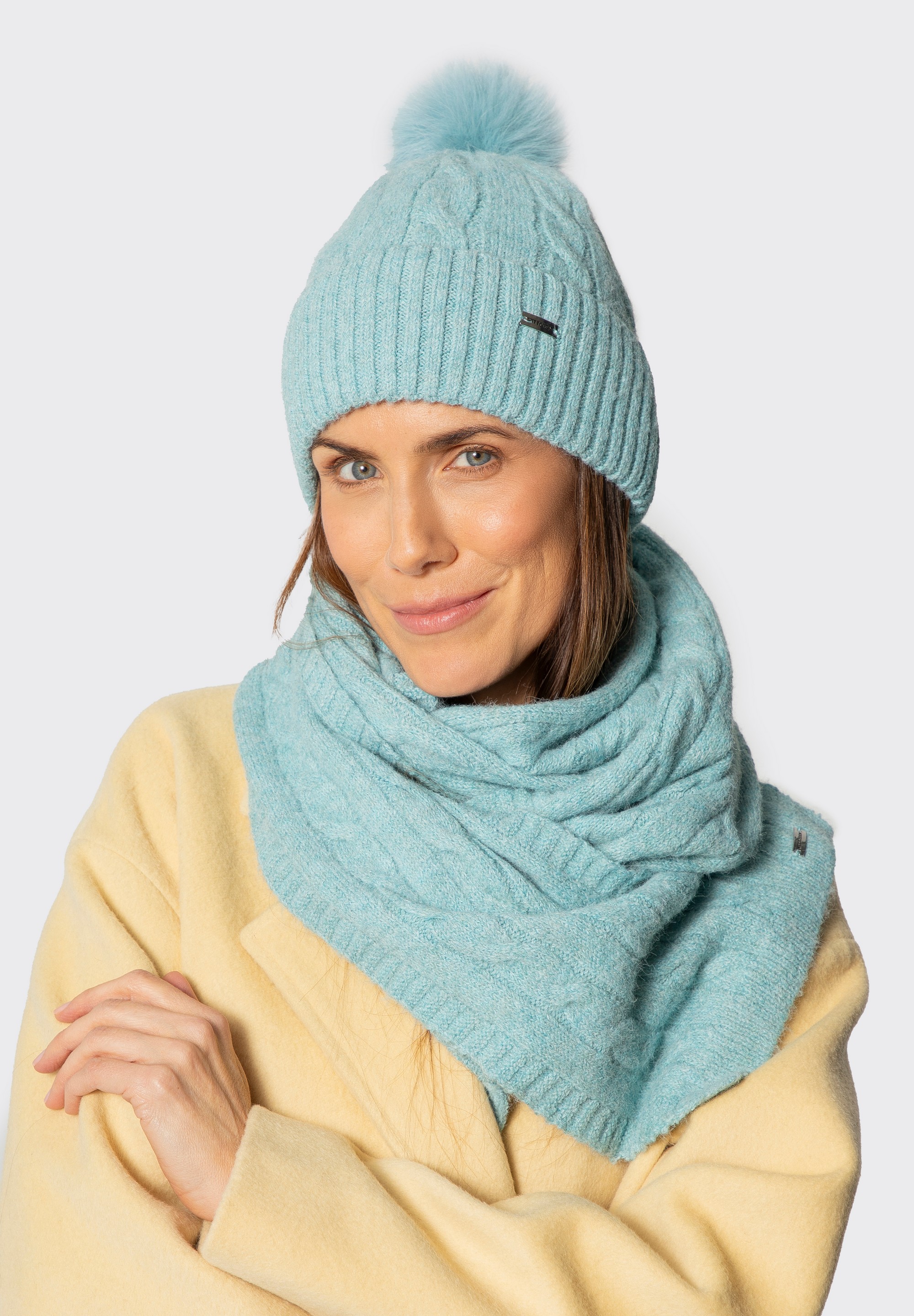 Set de iarnă pentru femei – căciulă tricotată cu împletitură, pompom și eșarfă, albastru, 101-SF-021-7, Fotografie 1