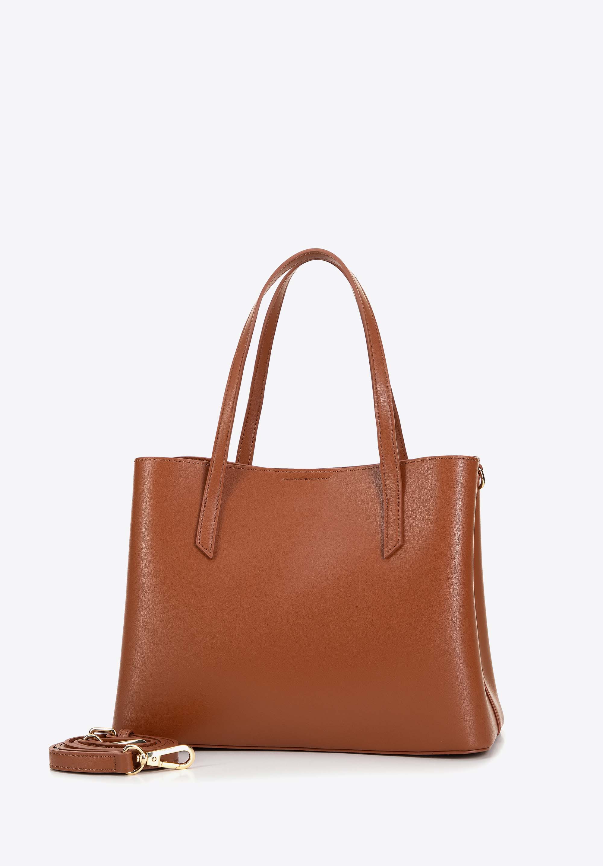 Női bőr táska csillogó részletekkel