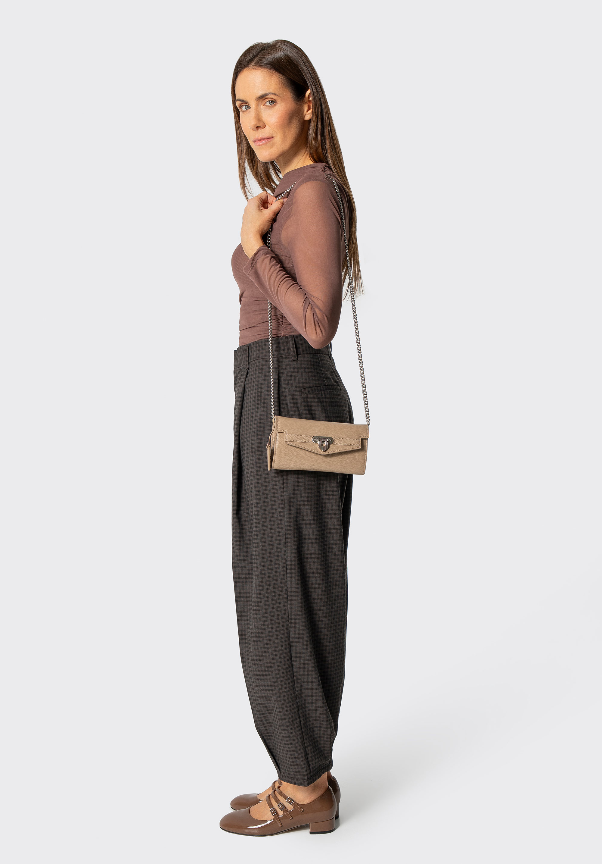 Damen-Clutch aus Leder mit Kettenschulterriemen, beige, 101-4E-217-9, Bild 1