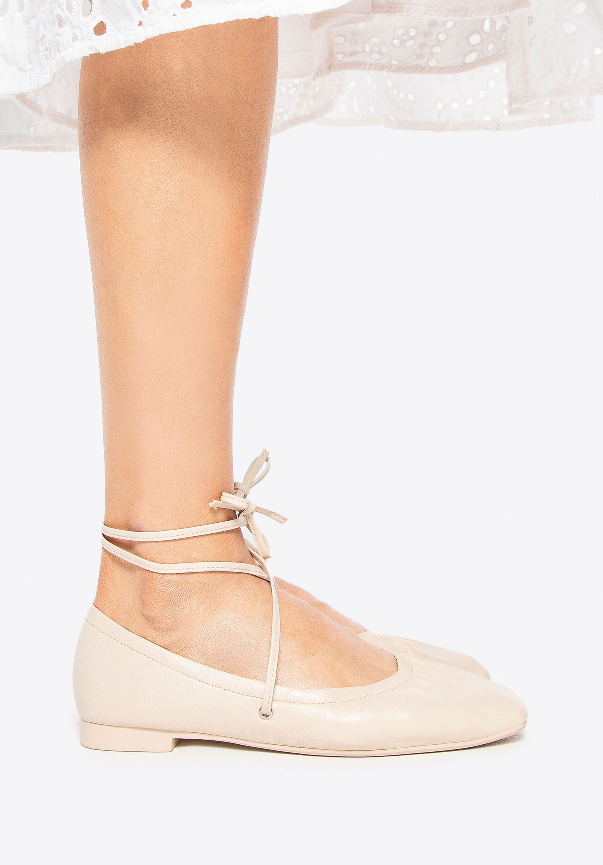 Lederballerinas mit Knöchelriemen, beige, 100-D-500-9-36, Bild 1