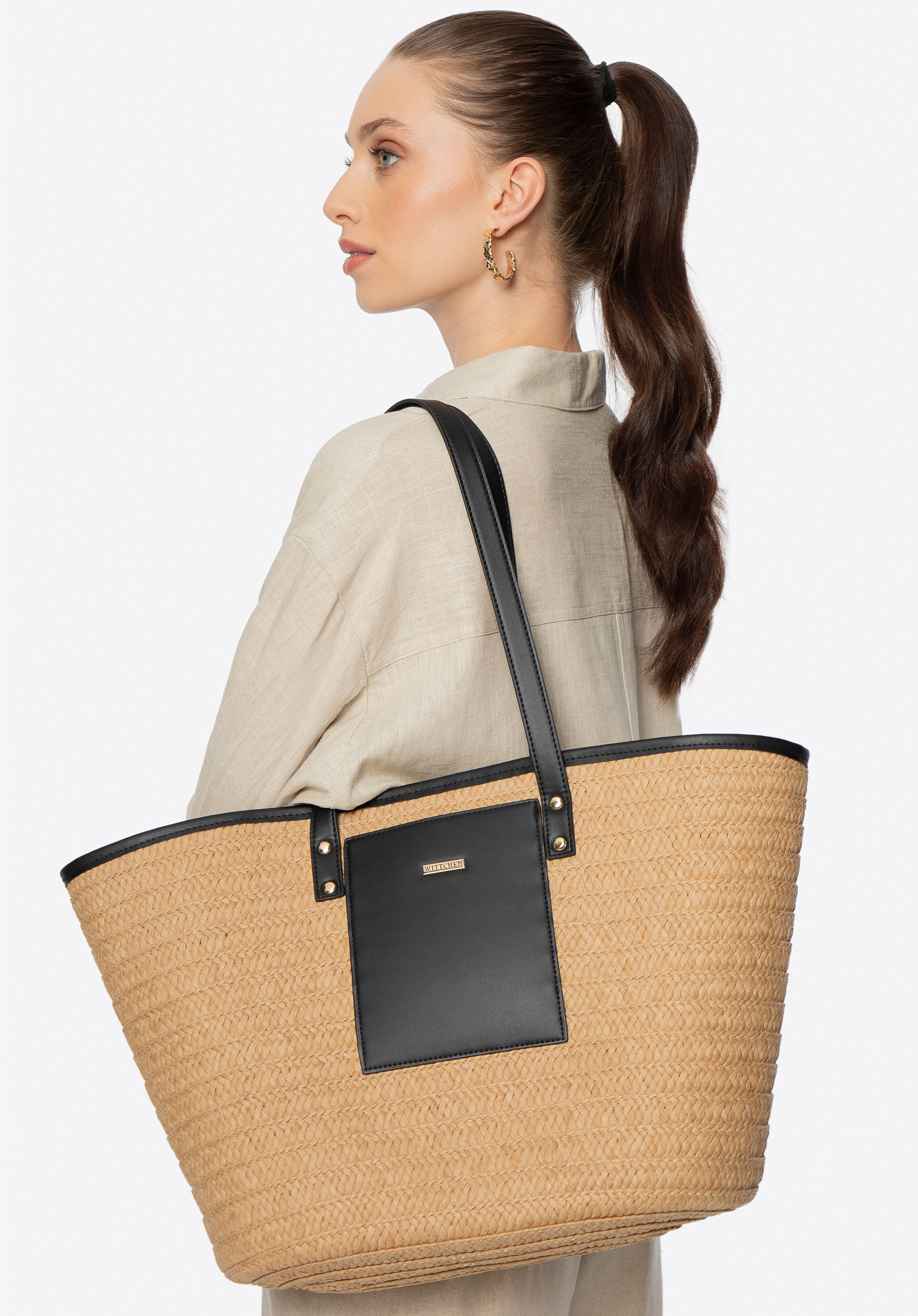 Geflochtene Handtasche aus gewebtem Papierstroh beige-schwarz