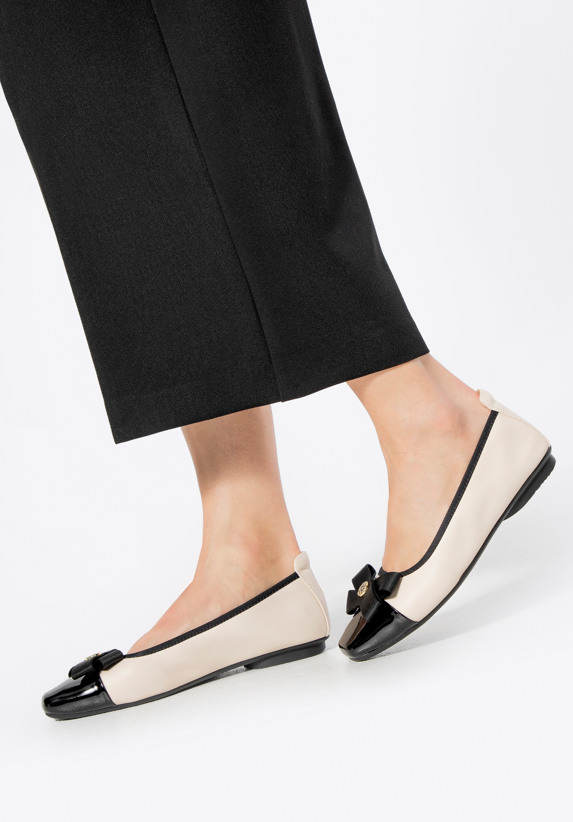 Lederballerinas mit dekorativer Schleife, beige-schwarz, 100-D-955-9-38, Bild 1