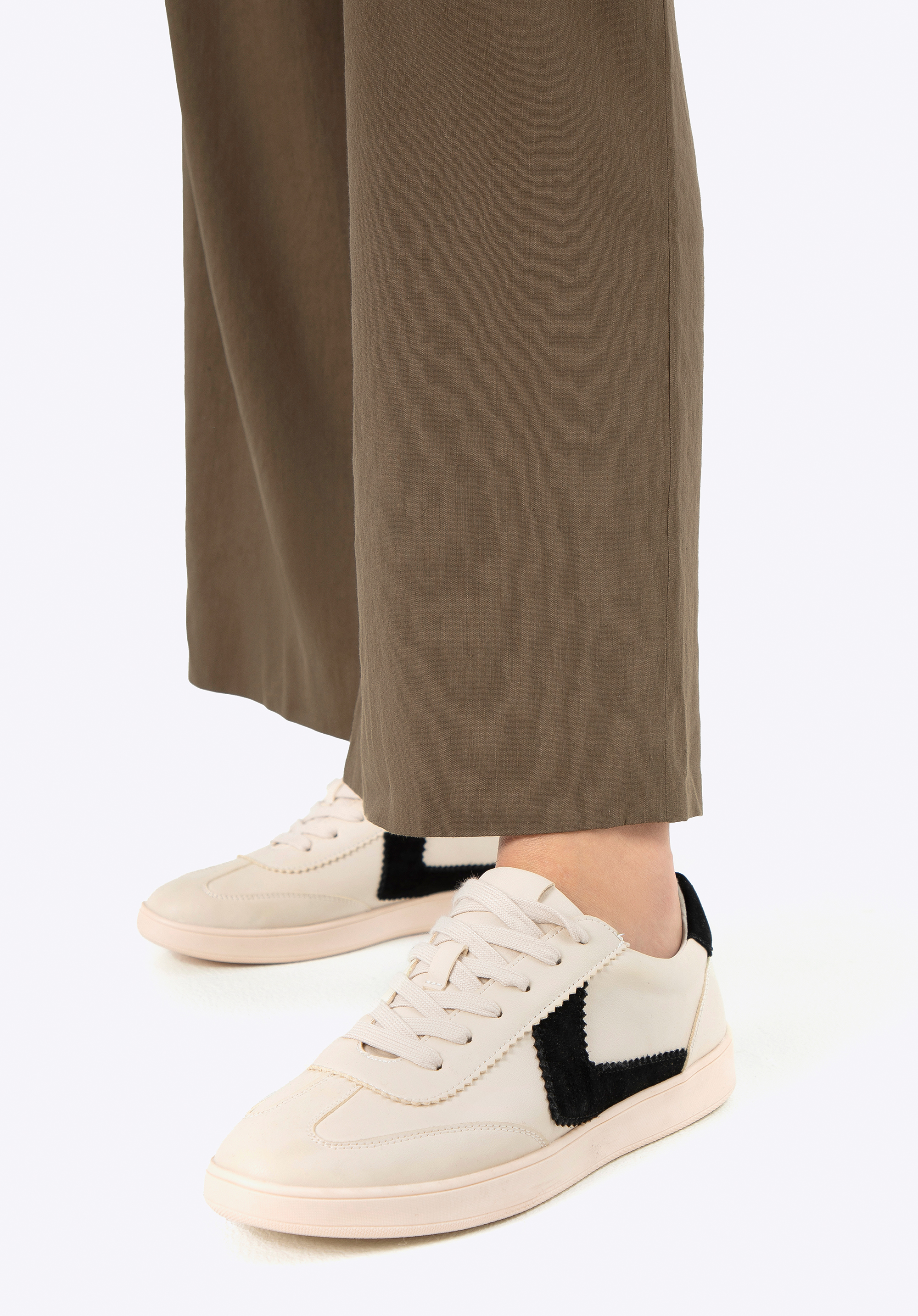 Wildleder-Sneakers mit Öko-Leder-Einsätzen, beige-schwarz, 100-D-351-9-35, Bild 1