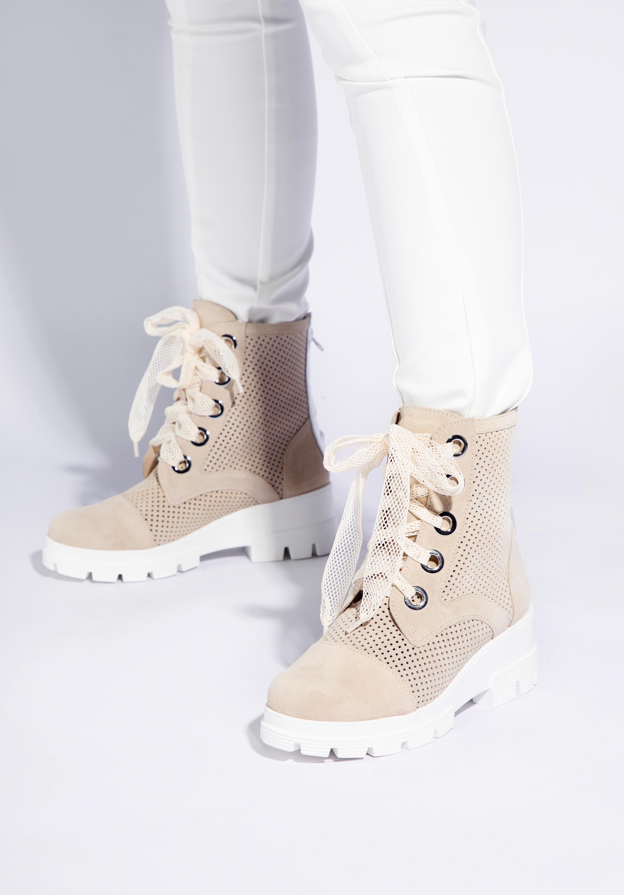 Trapperschuhe aus durchbrochenem Wildleder, beige, 94-D-812-9-38, Bild 1