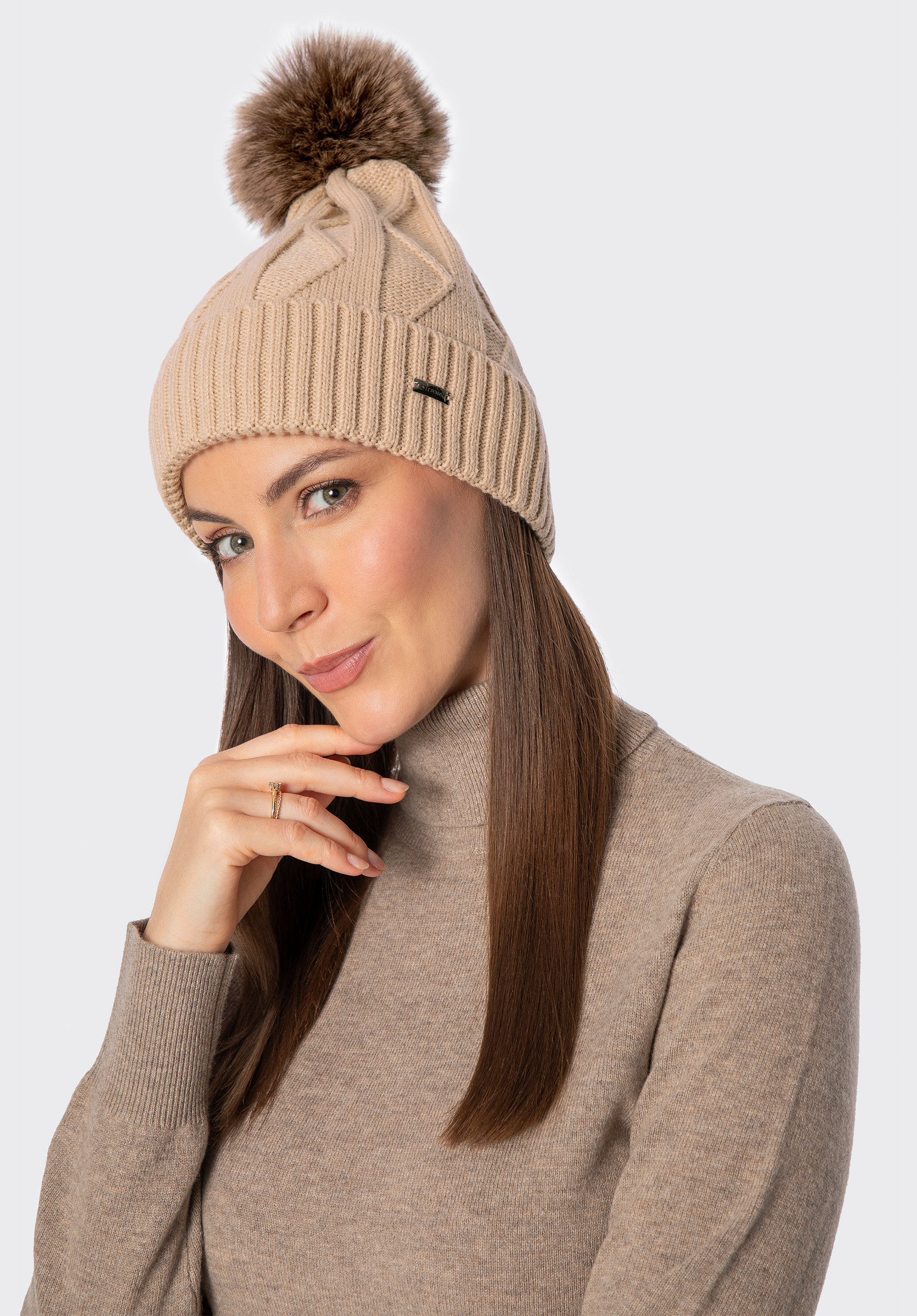 Жіноча шапка з контрастним помпоном, бежевий, 101-HF-005-95, Фото 1