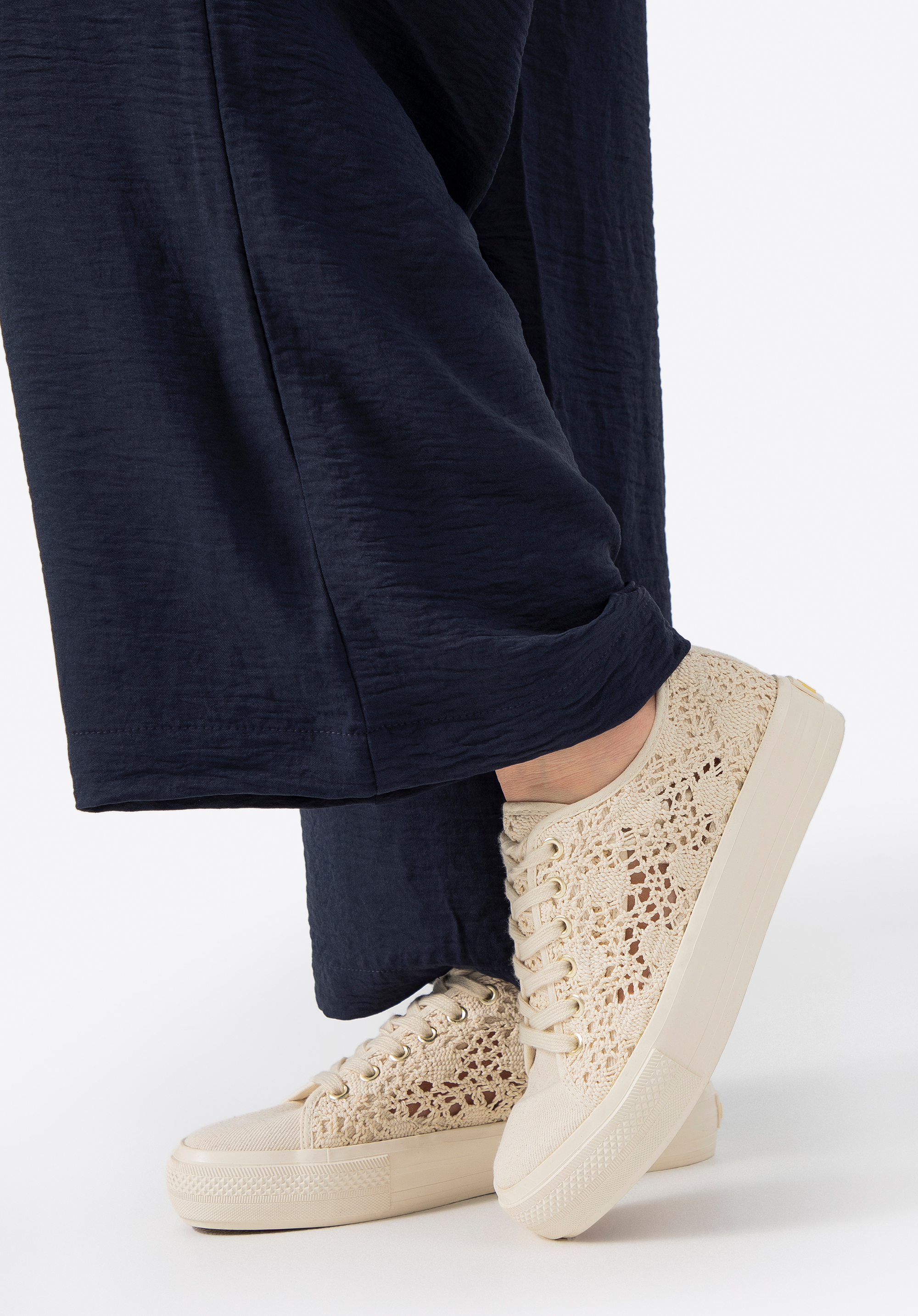 Dámské boty s prolamovaným vzorem, béžová, 100-DP-802-9-37, Obrázek 1