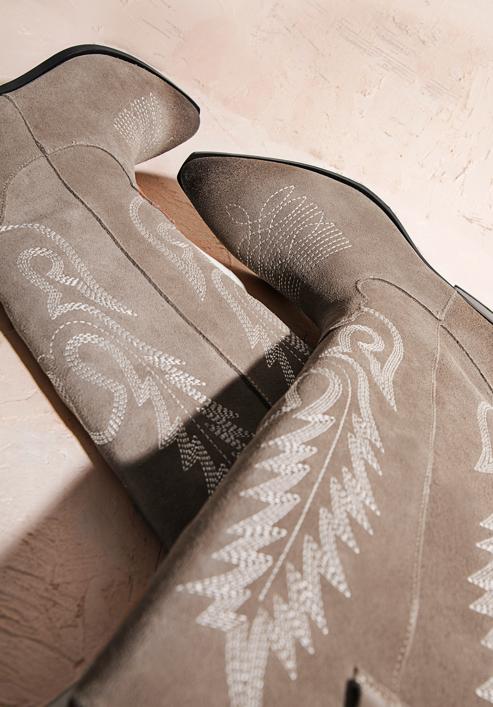 Dámské semišové kovbojské boty vysokého střihu s výšivkou, béžová, 97-D-852-5-39, Obrázek 31
