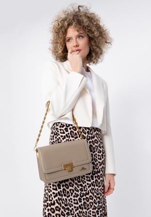 Malá dámská kožená kabelka s ozdobným řetízkem, béžová, 98-4E-212-9, Obrázek 1