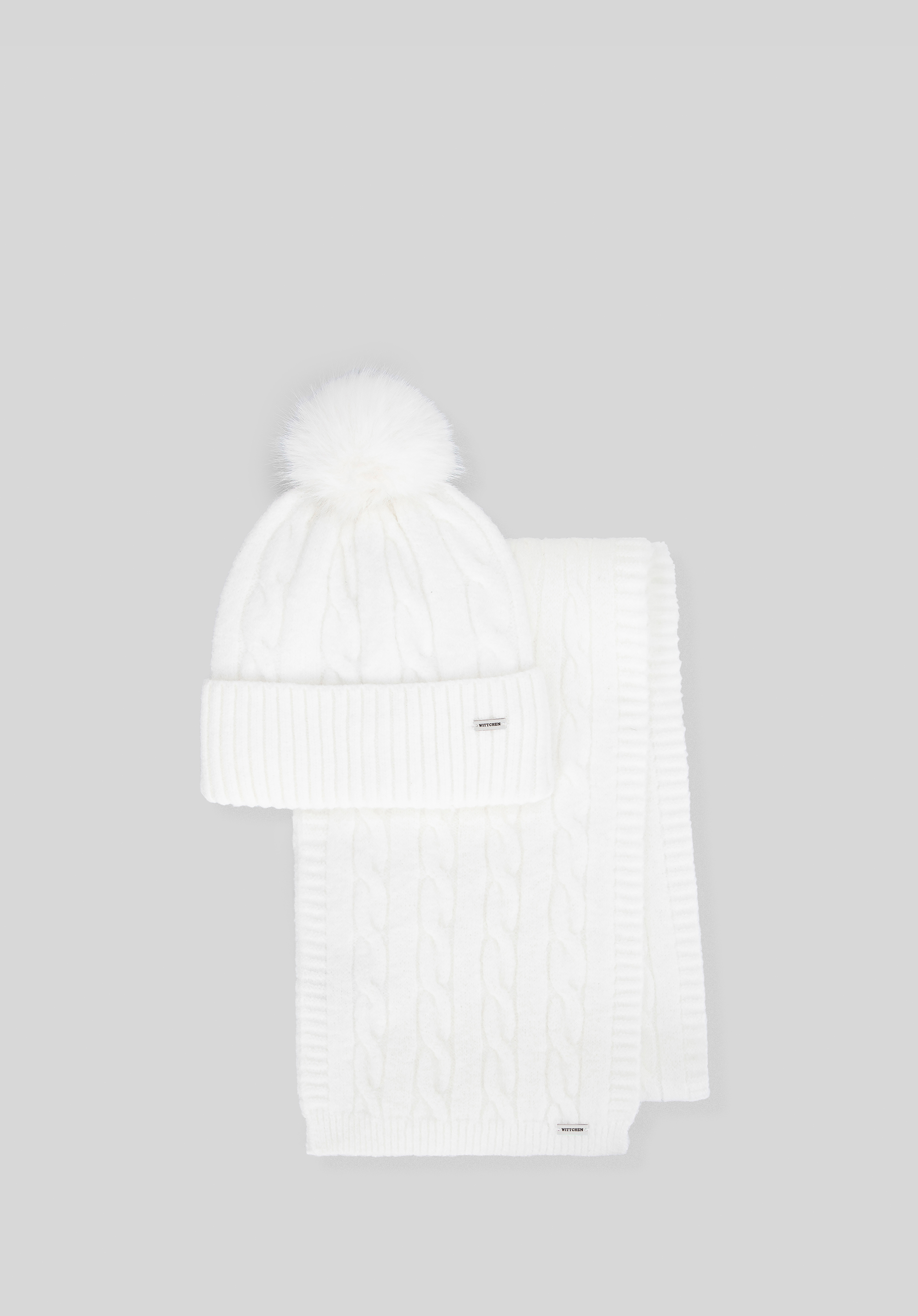 Dámsky zimný set – čiapka s brmbolcom a šálom z pleteného vzoru