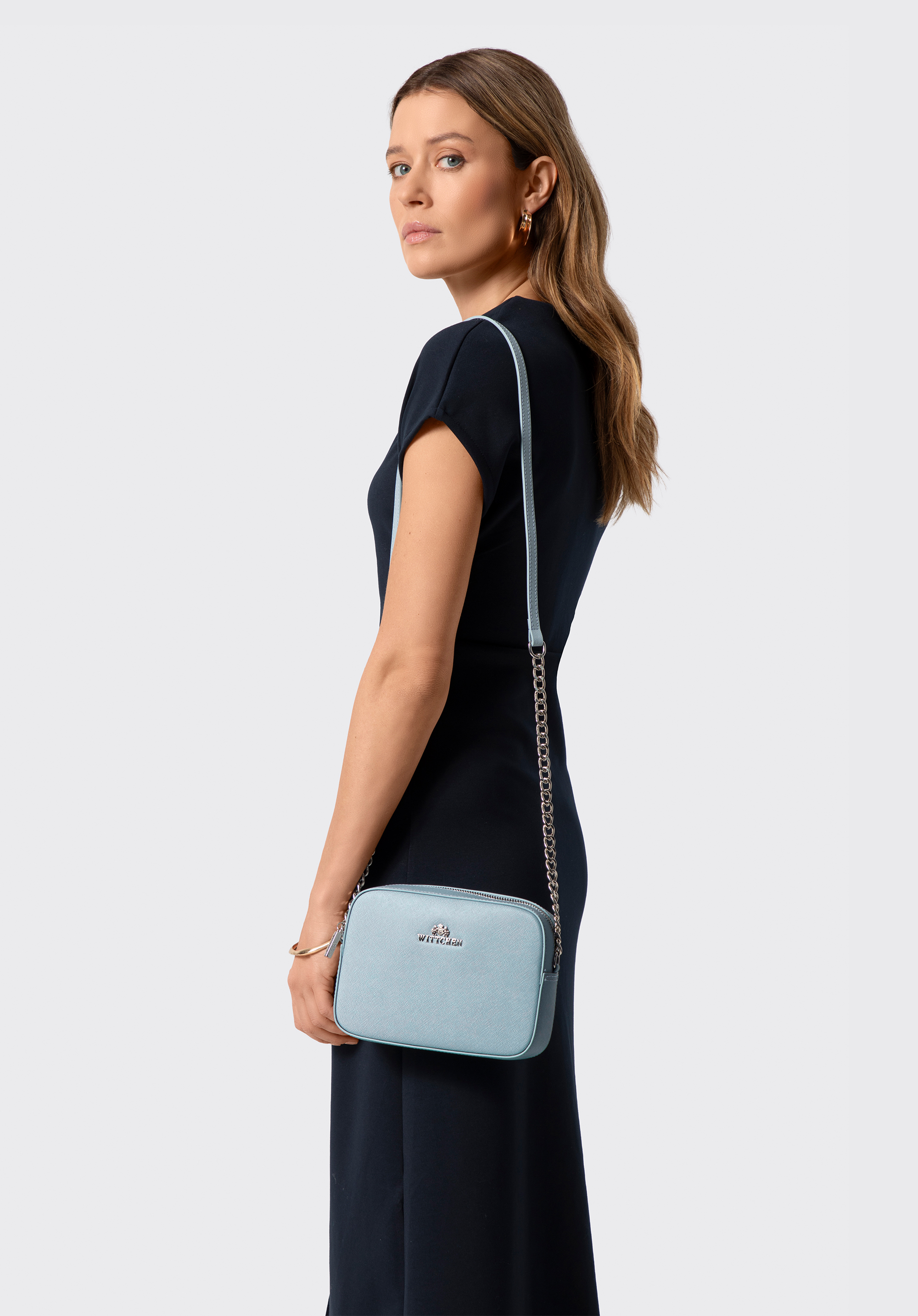 Umhängetasche aus Saffiano-Leder mit Kette, blau, 29-4E-019-N, Bild 1