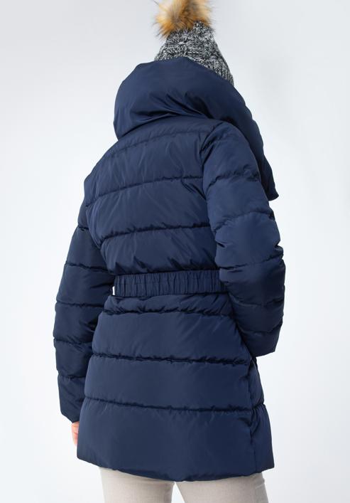 Jachetă în puf pentru femei cu curea și guler înalt, bleumarin, 97-9D-400-Z-XL, Fotografie 4