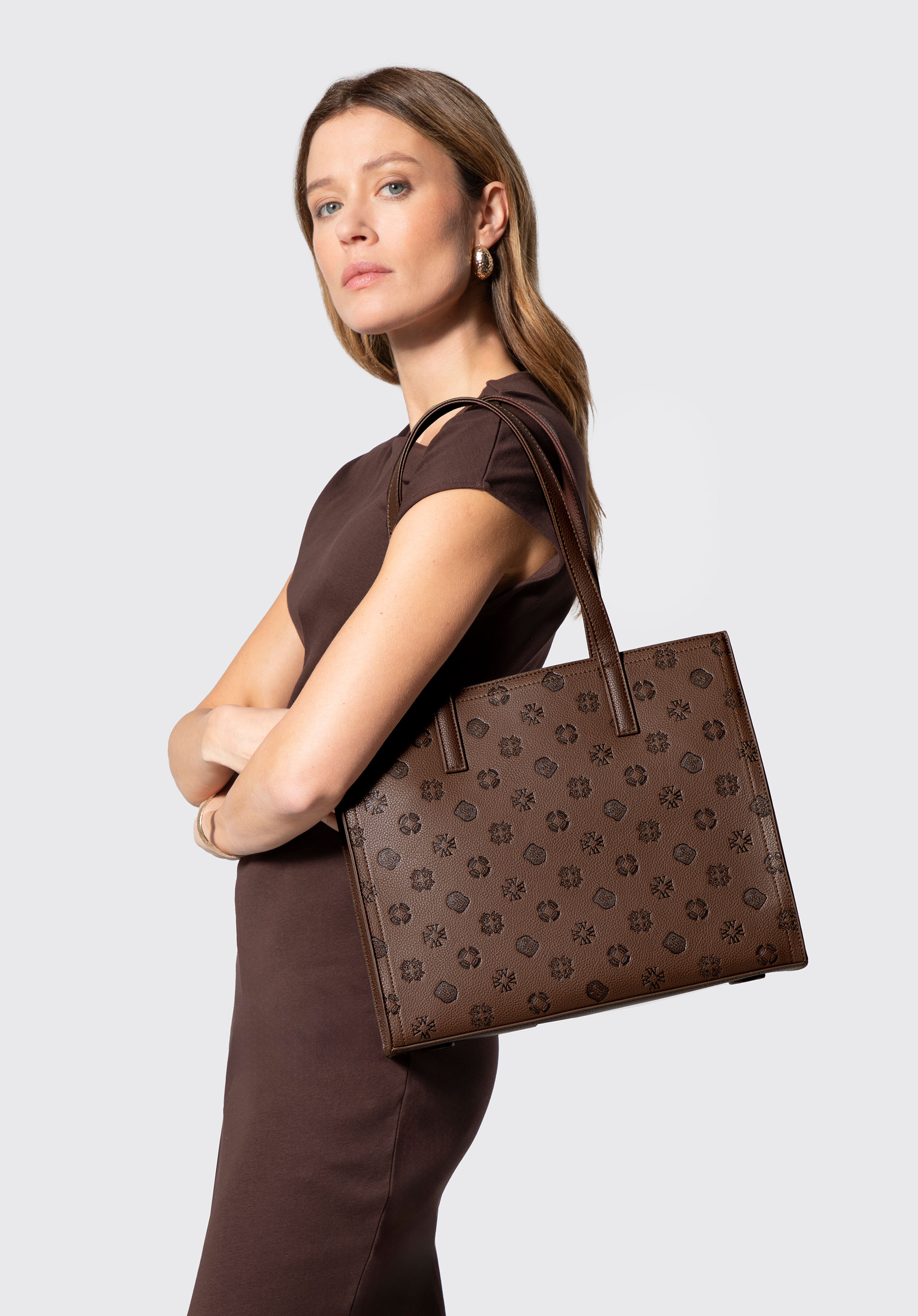 Damen-Shopper aus Kunstleder mit geprägtem Monogramm, braun, 101-4Y-P04-4, Bild 1