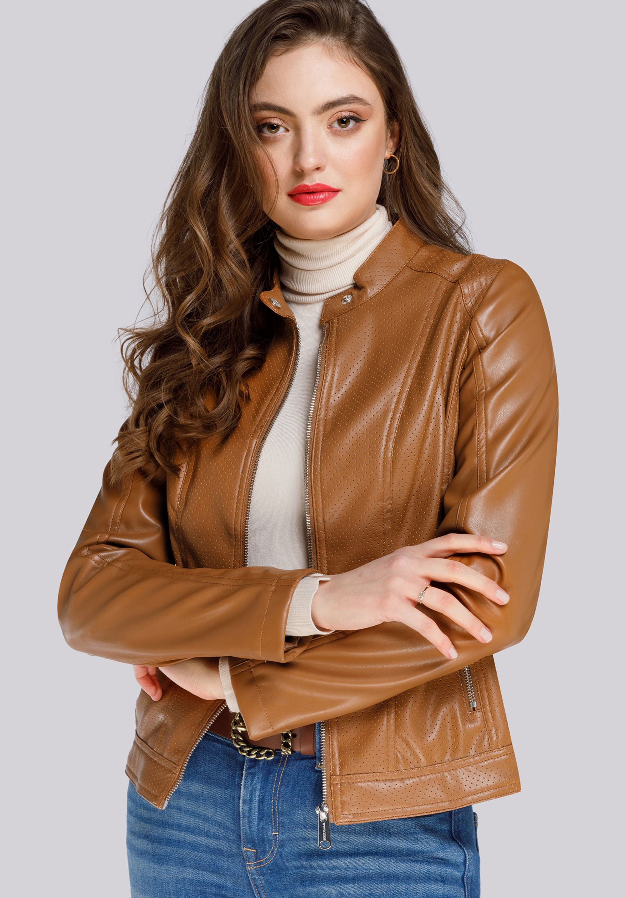 Damenjacke aus perforiertem Ökoleder, braun, 94-9P-107-5-2XL, Bild 1