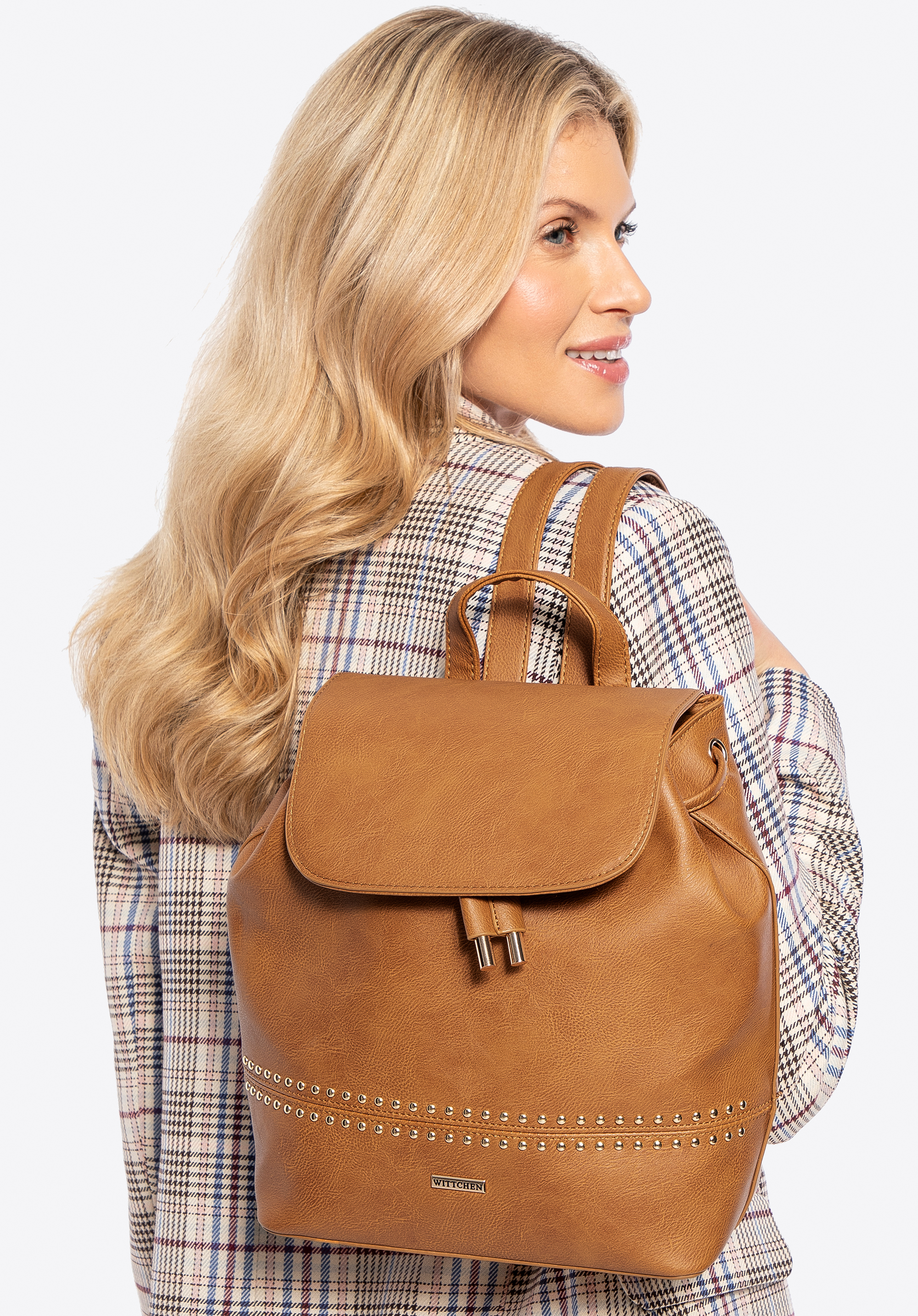 Damenrucksack aus Kunstleder mit Nieten, braun, 100-4Y-211-5, Bild 1