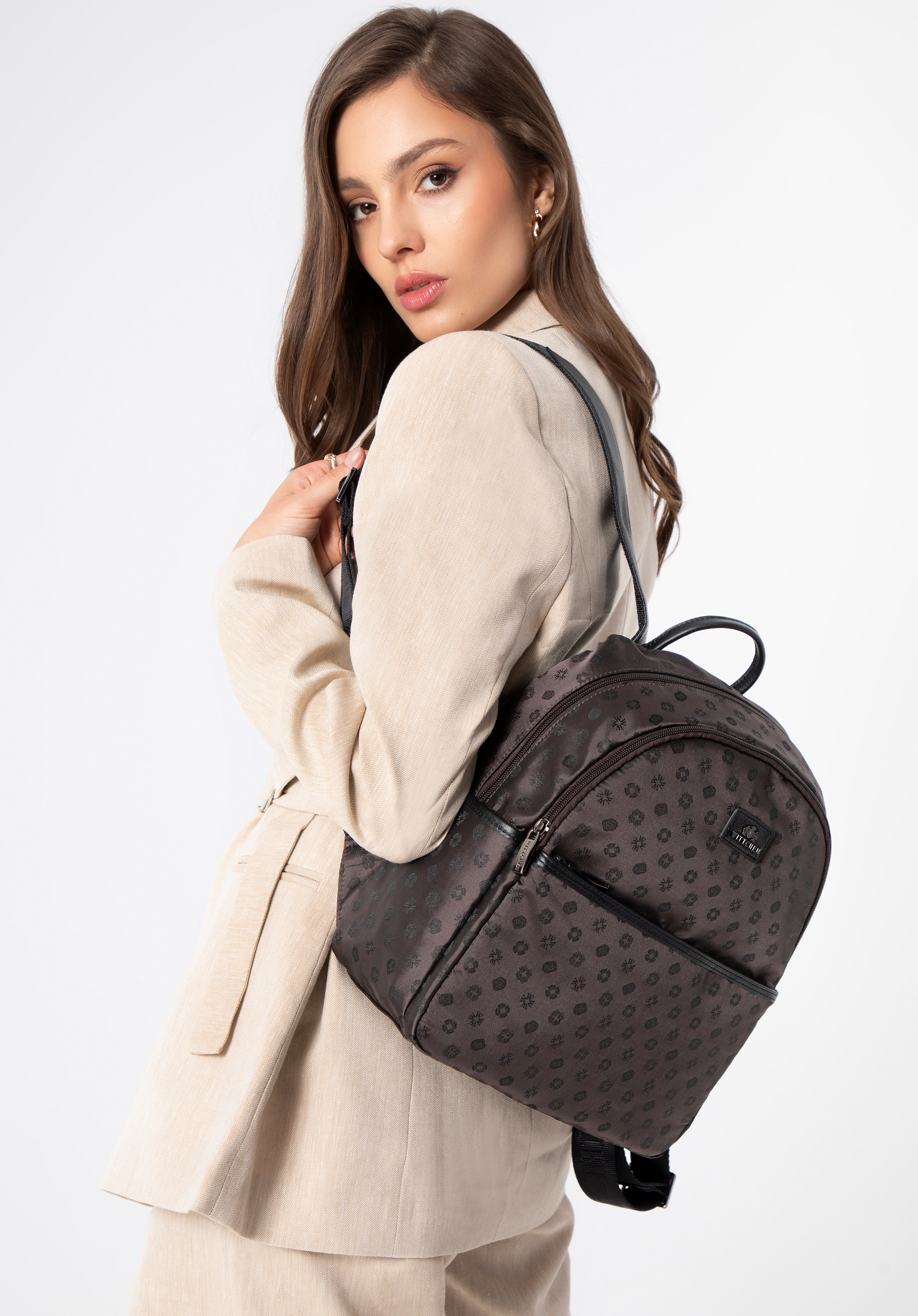 Eleganter Damen-Rucksack mit Monogramm, braun, 98-4E-901-4, Bild 1
