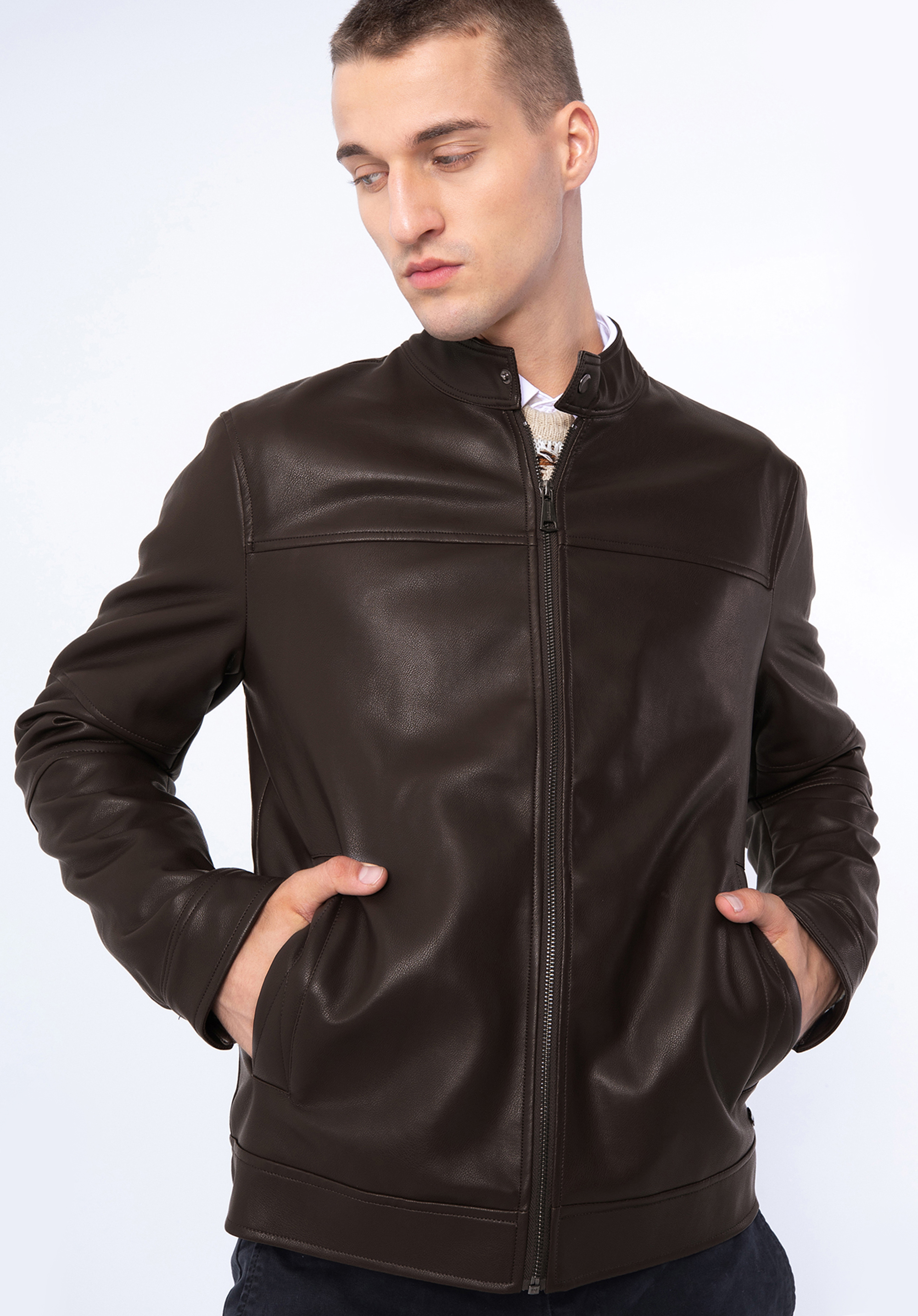 Herrenjacke aus Öko-Leder mit dekorativ besetzten Taschen, braun, 97-9P-153-4-L, Bild 1