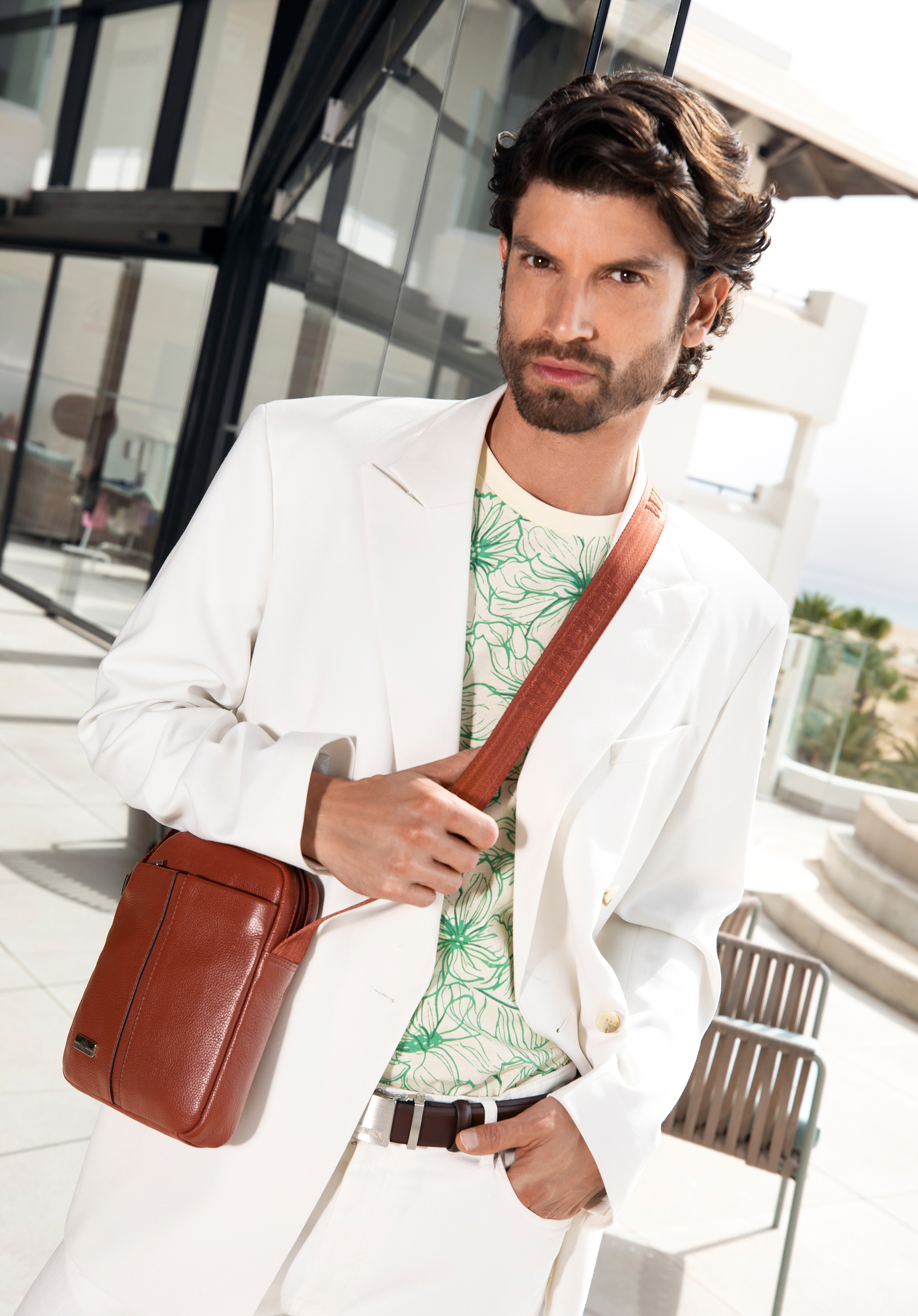 Herren-Umhängetasche aus Leder mit Mittelnaht, braun, 98-4U-900-4, Bild 1