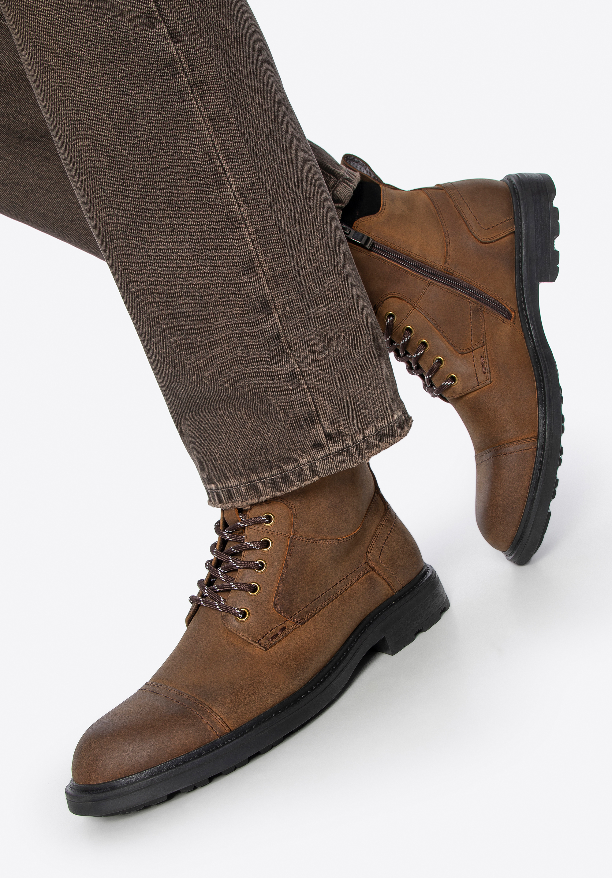 Herrenstiefel aus Leder mit kontrastierenden Schnürsenkeln, braun, 101-M-517-4-39, Bild 1