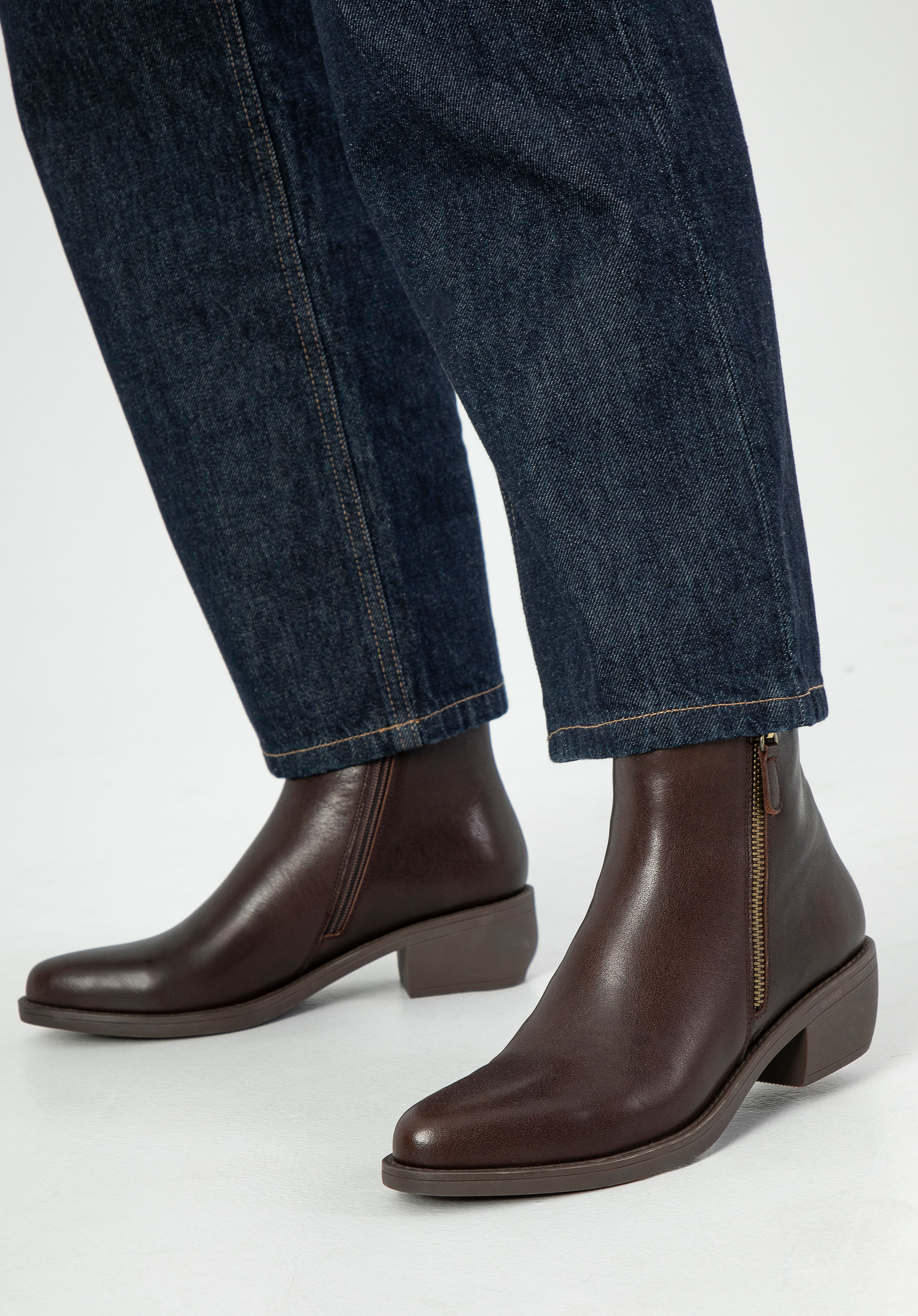 Klassische Damenstiefeletten aus Leder, braun, 99-D-967-4-41, Bild 1