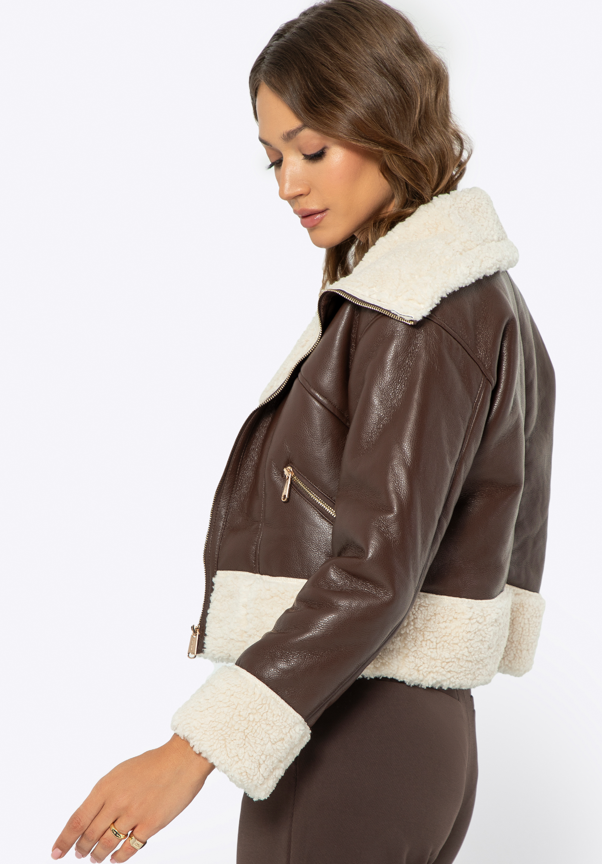 Kurze Damenjacke mit Kunstpelz, braun, 99-9P-116-4-S, Bild 1