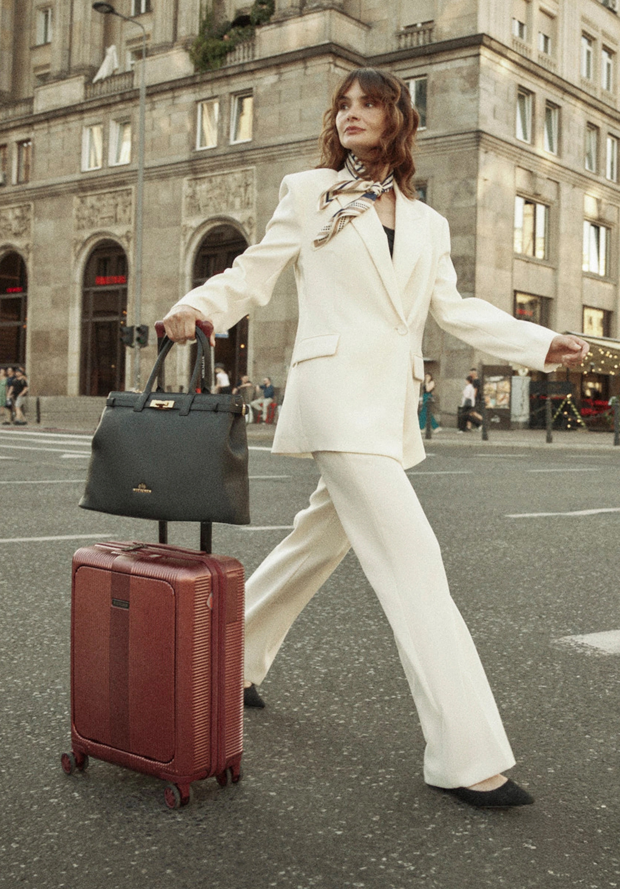 Polikarbonát kabinbőrönd 15”-os laptop rekesszel, Burgundia, 56-3P-900-36, Fénykép 1