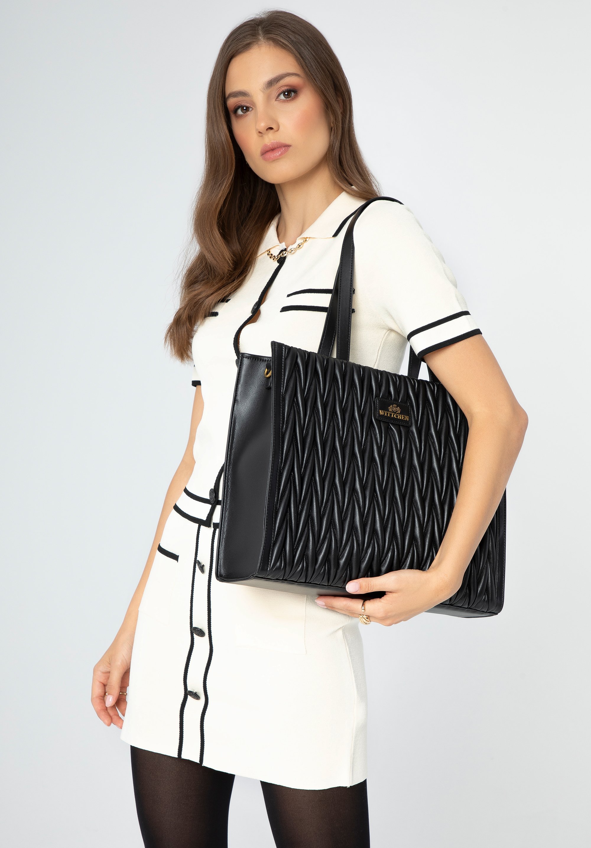 Dámská kabelka s vertikálním prošíváním, černá, 99-4E-601-1, Obrázek 1