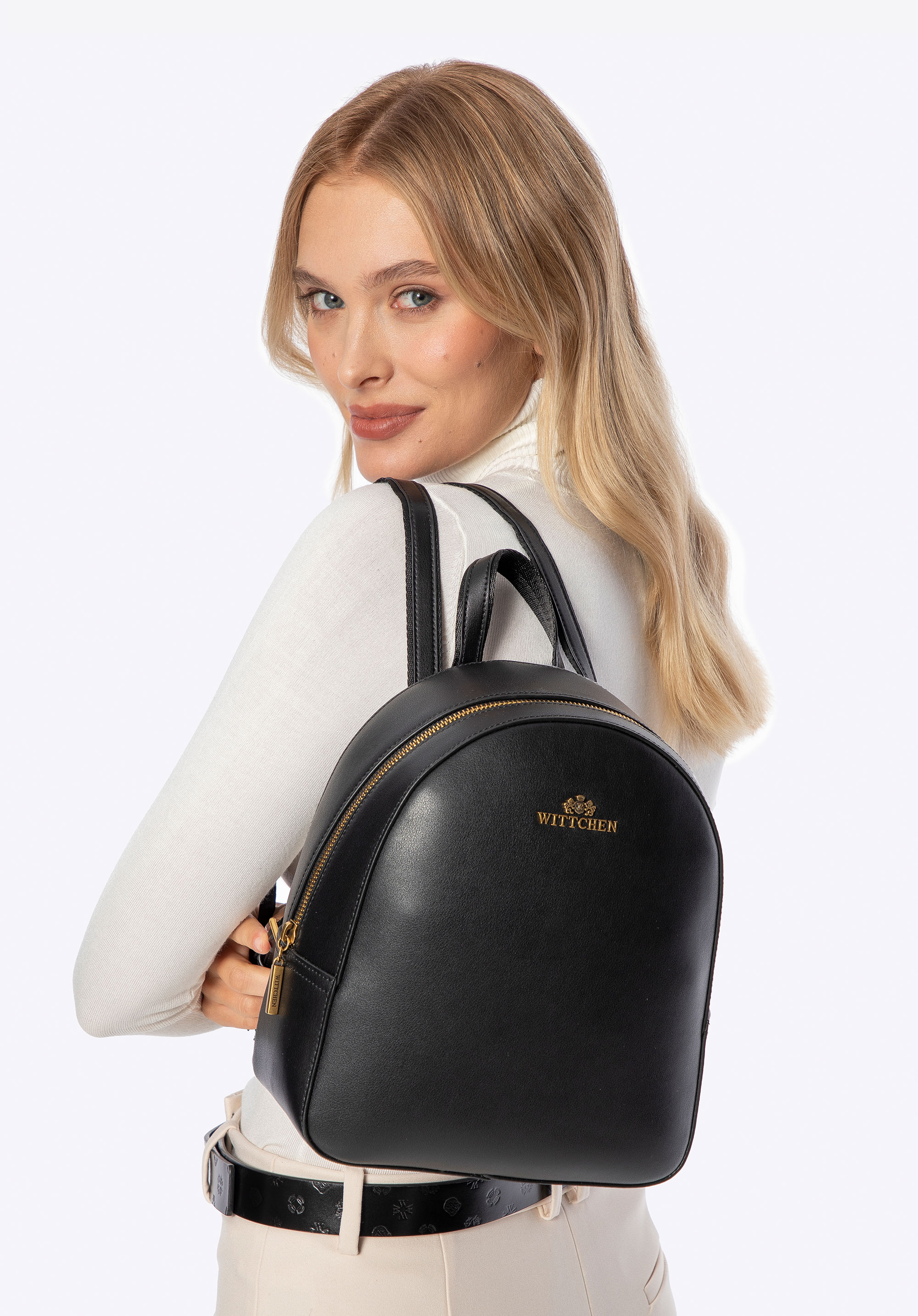 Dámský batoh z hladké kůže