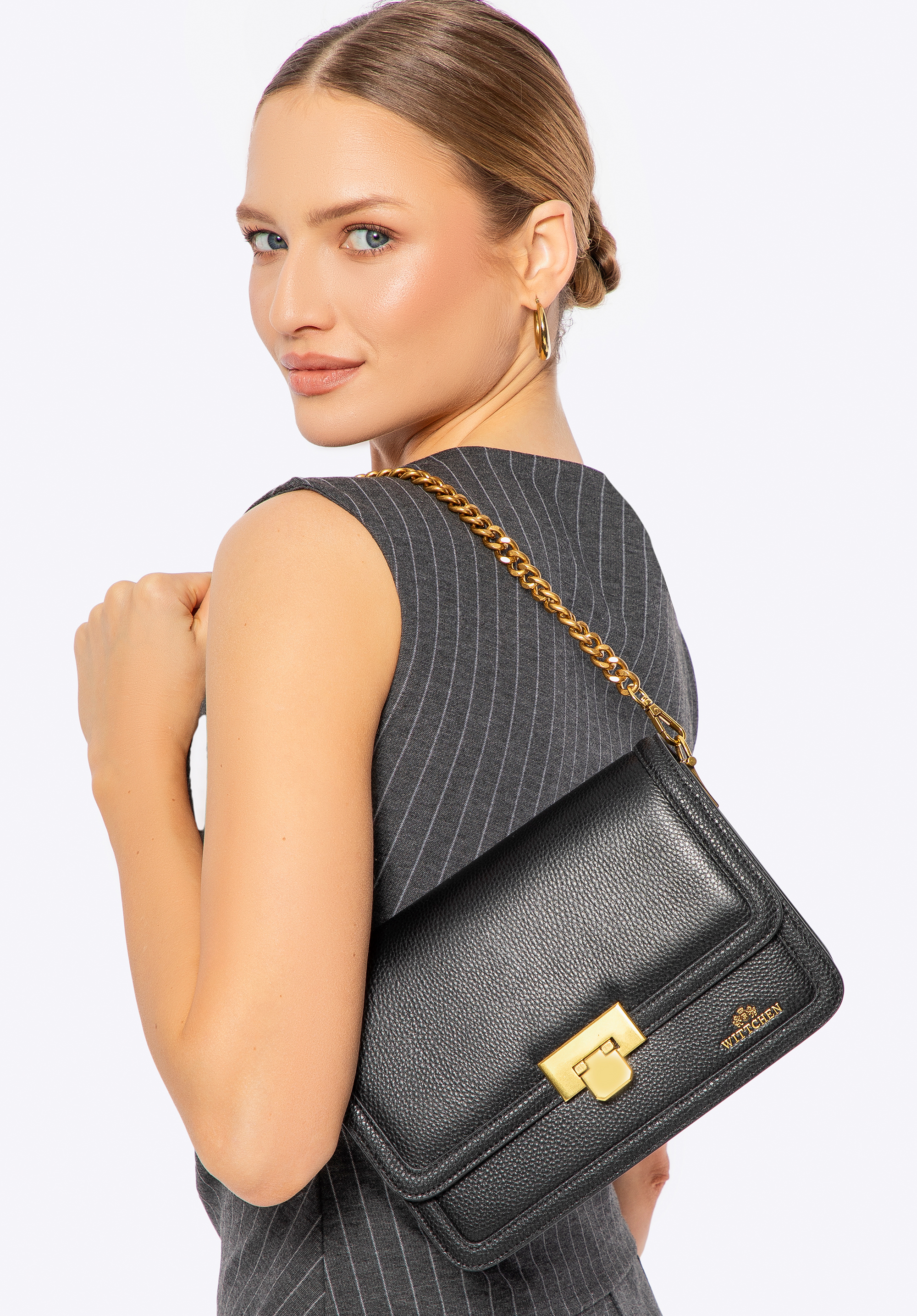 Kožená crossbody kabelka s řetízkovým popruhem přes rameno, černá, 100-4E-206-1G, Obrázek 1