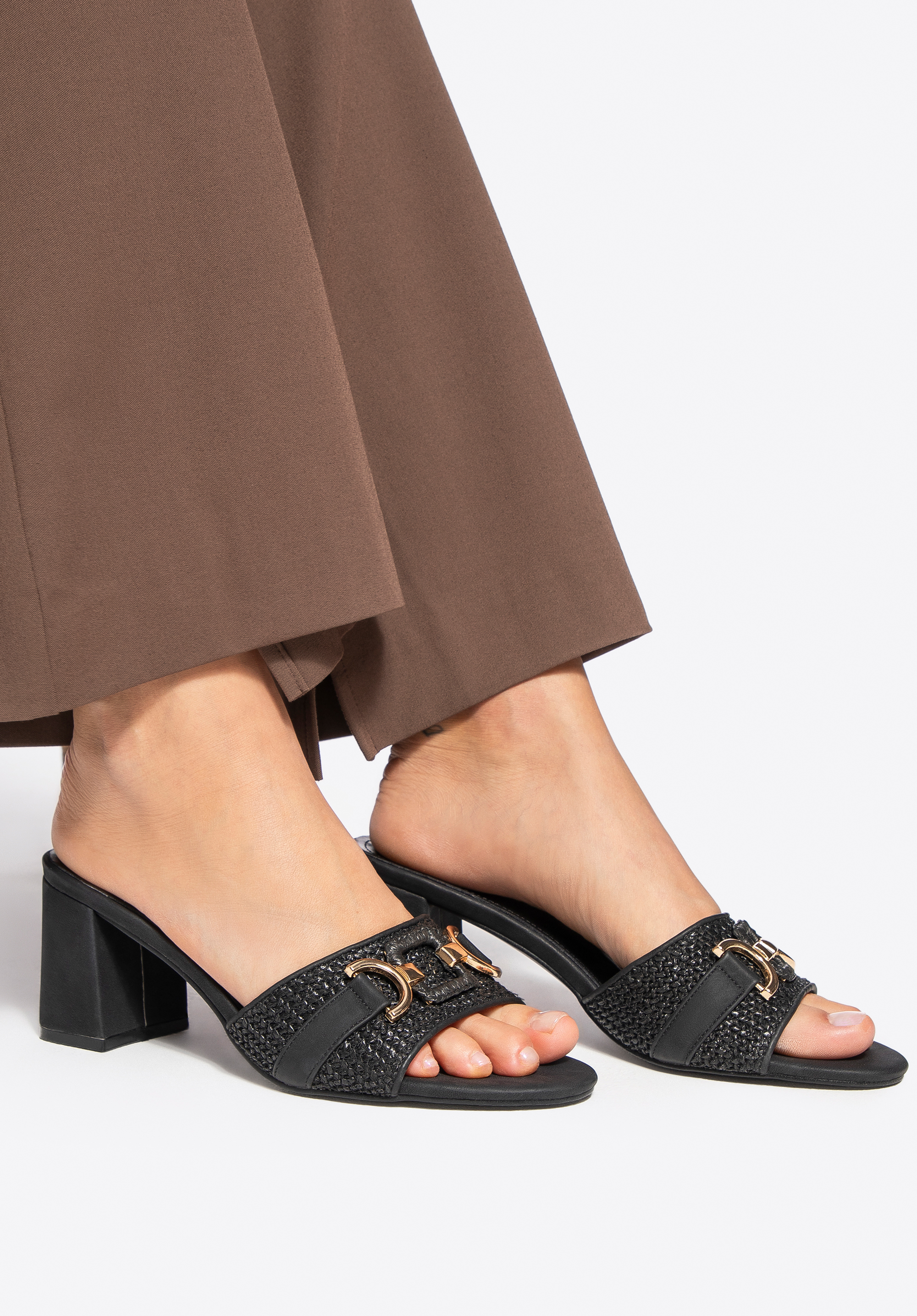 Жіночі шльопанці з декоративною пряжкою, чорний, 100-DP-201-1-38, Фото 1