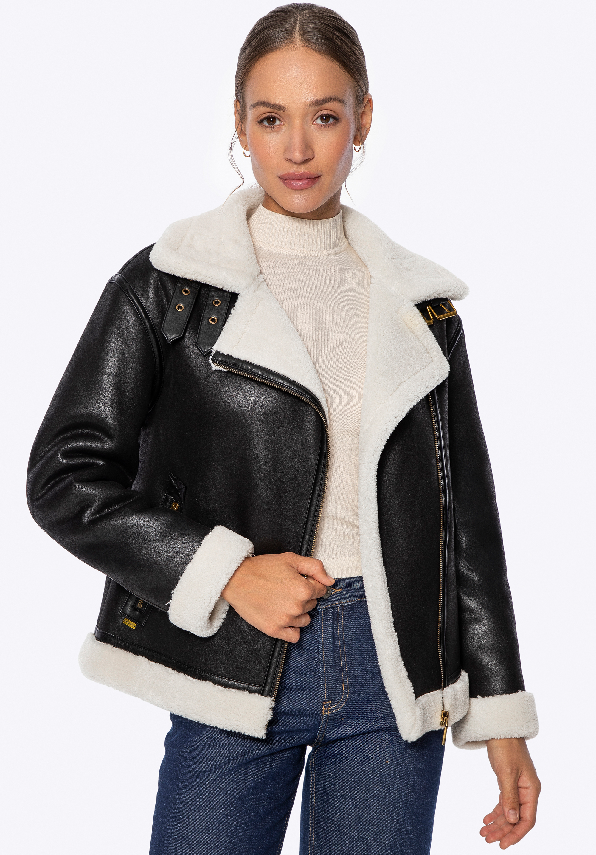 Жіноча куртка оверсайз зі штучної замші чорна