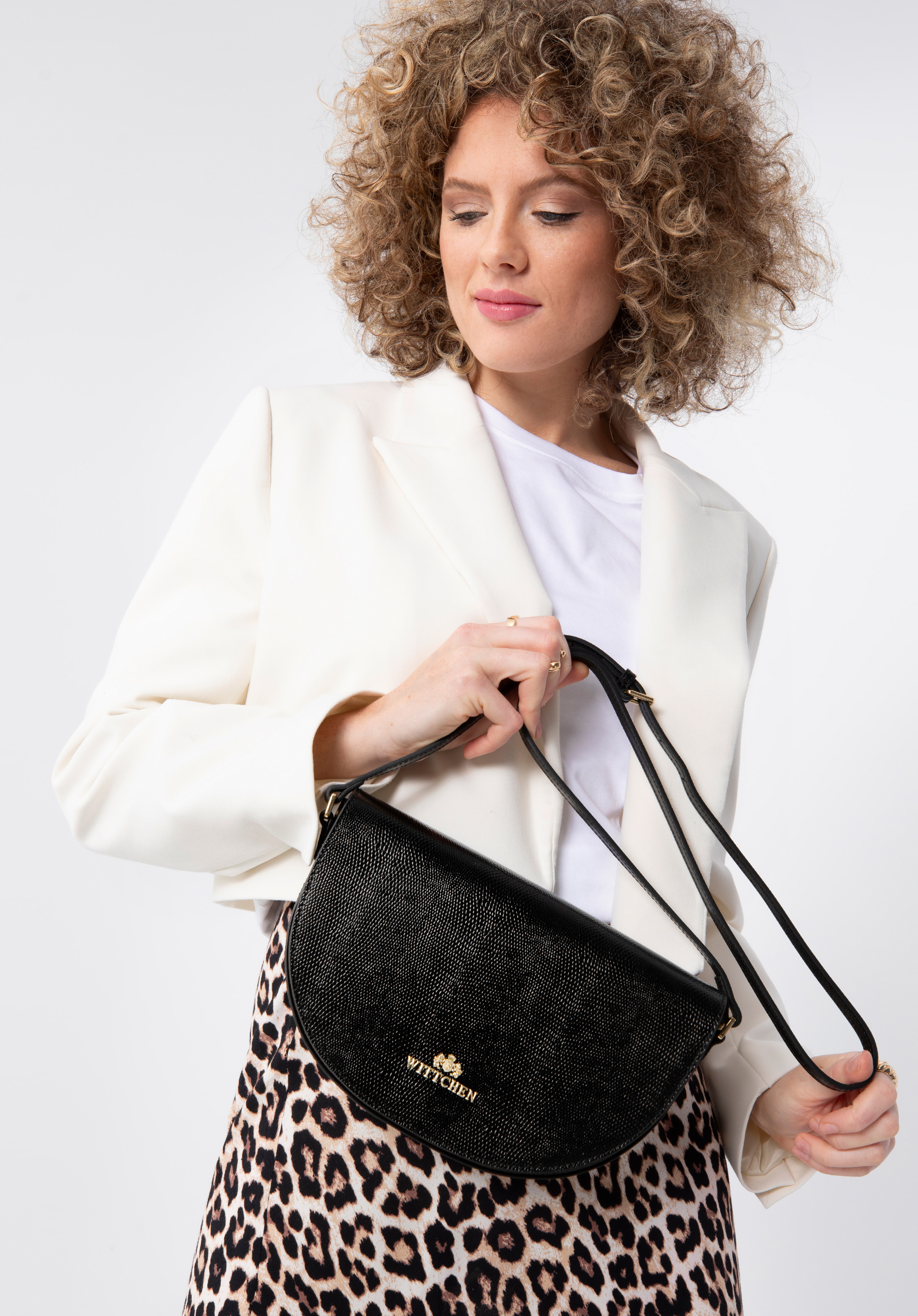 Dámska brašna na sedlo vyrobená z kože s jaštericou textúrou, čierna, 29-4E-023-1, Obrázok 1