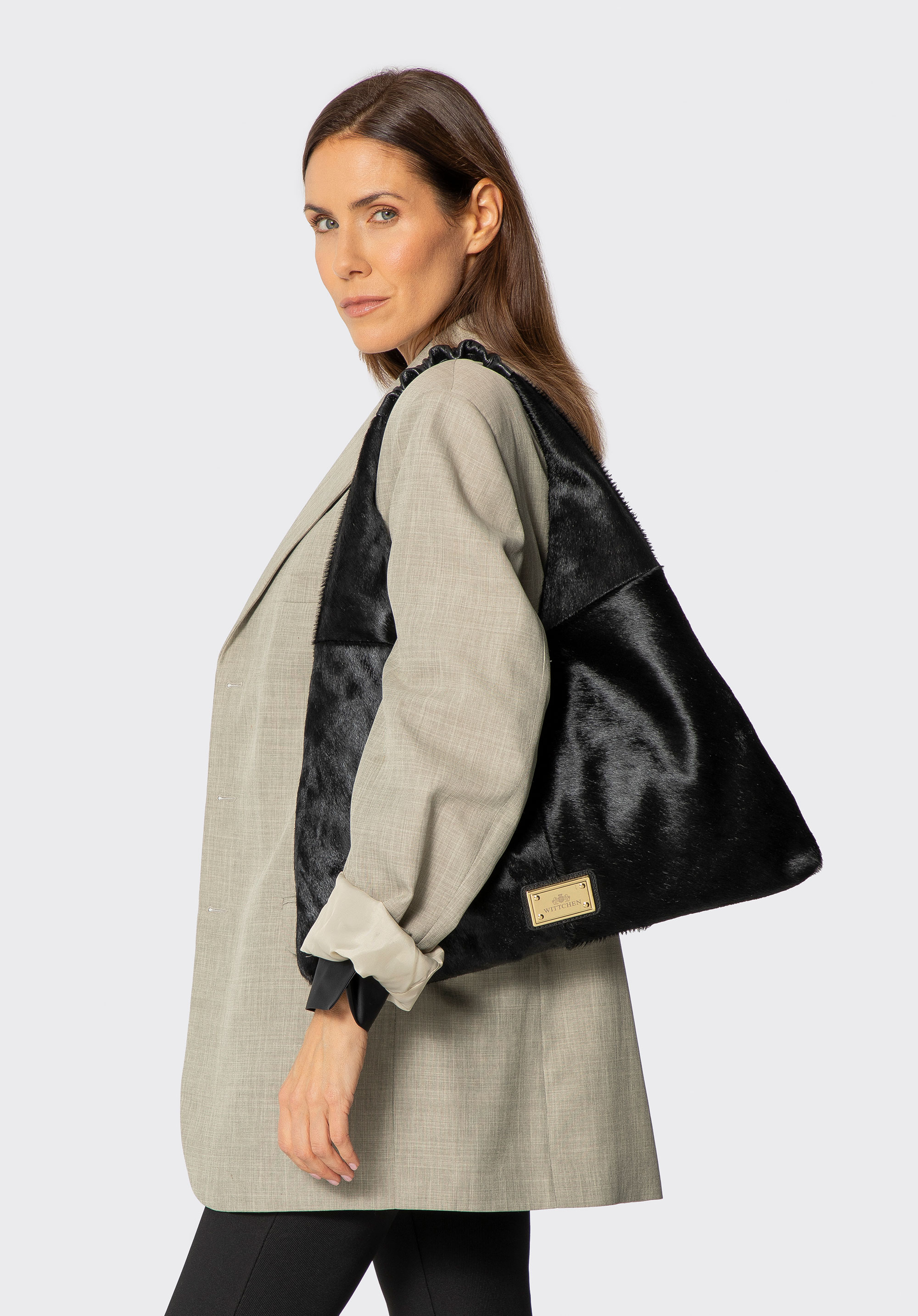 Kožená hobo taška s vlasovou úpravou