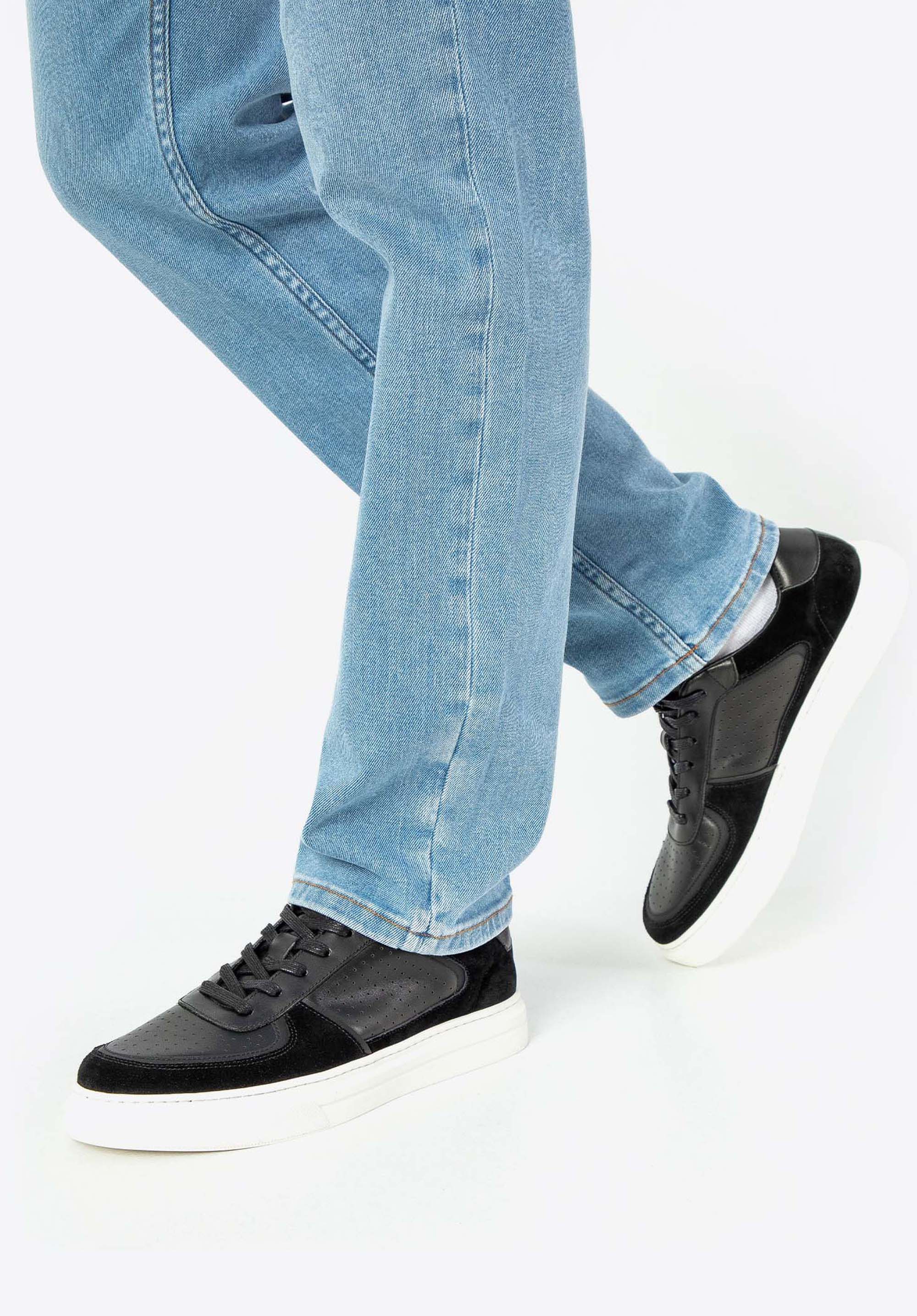 Pánske kožené tenisky s perforovanými detailmi, čierna, 99-M-711-1-44, Obrázok 1