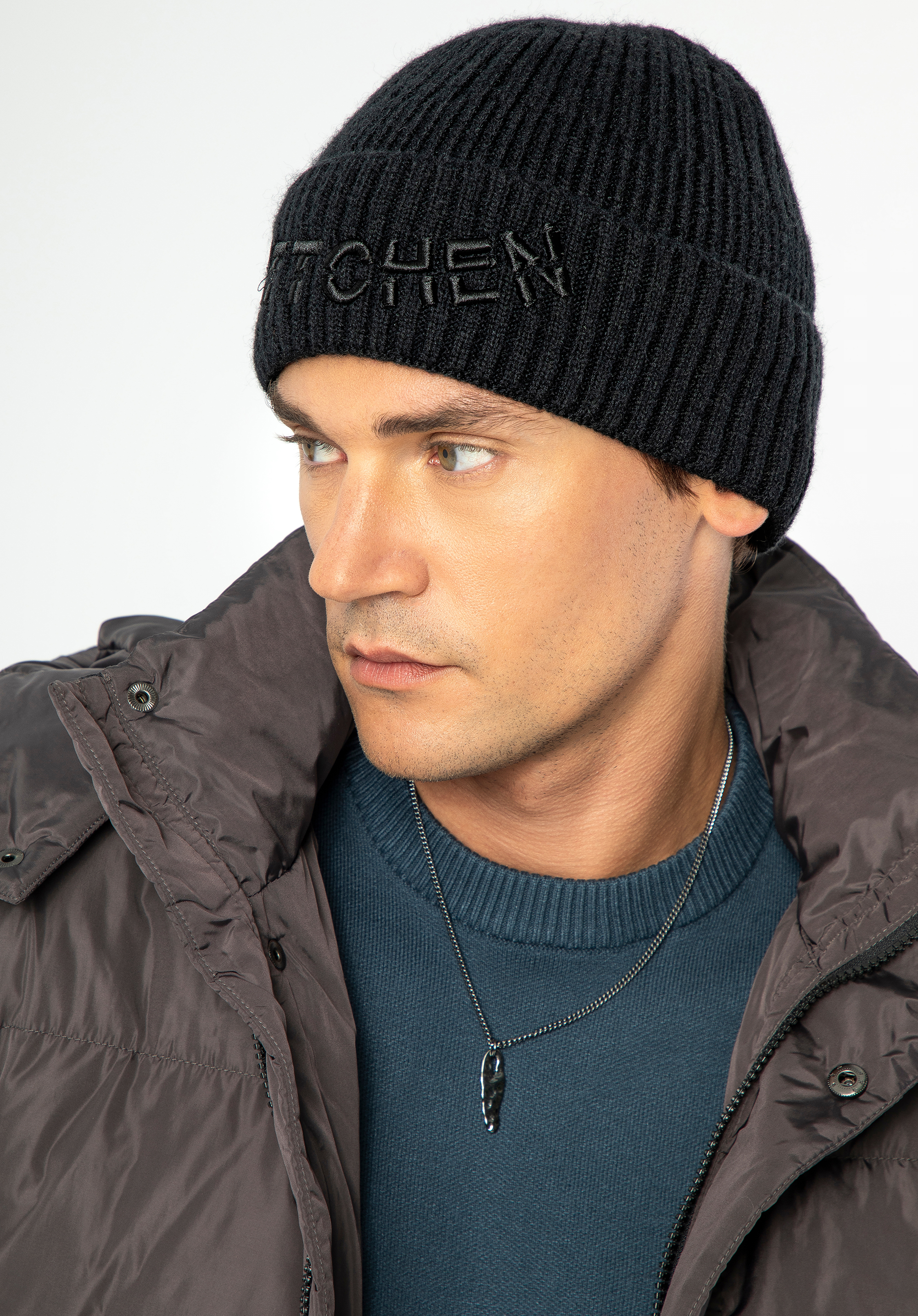 Zimná čiapka s vyšívaným logom, čierna, 99-HF-201-1, Obrázok 1