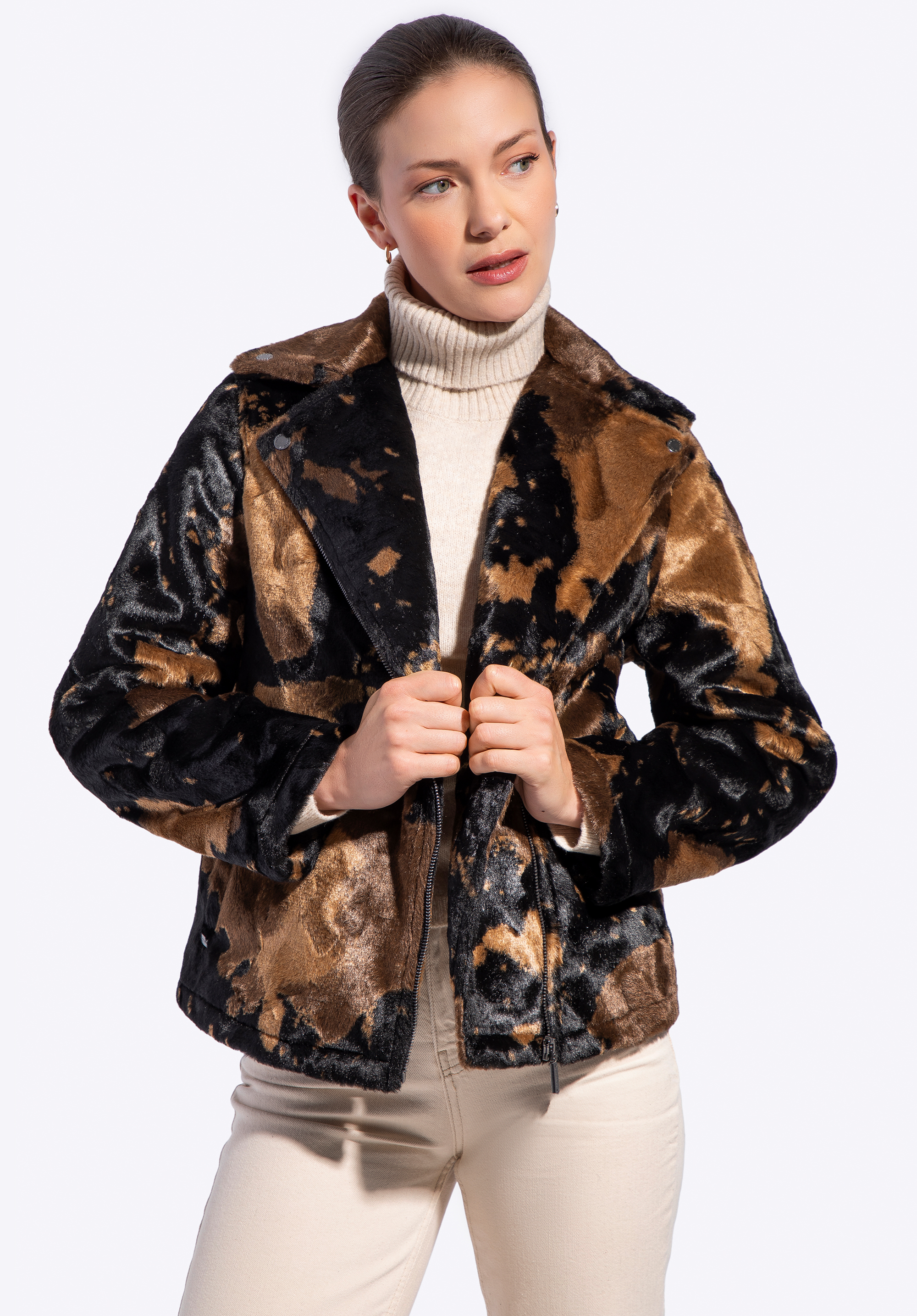 Dámska bunda s potlačou kravy