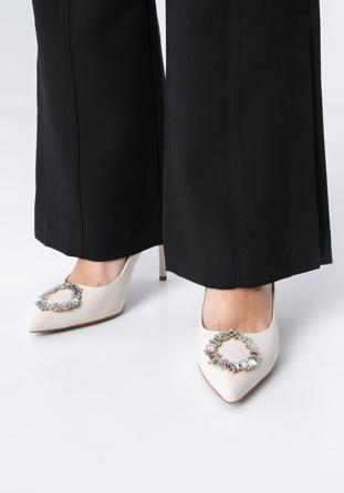 Pantofi din piele cu toc stiletto cu detaliu de cataramă strălucitor, crem, 97-D-517-0-40, Fotografie 1