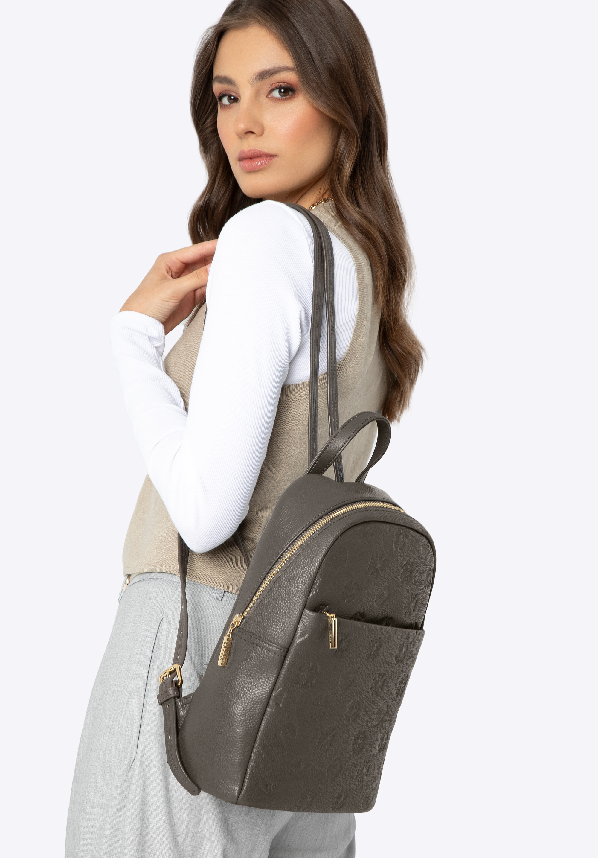 Damen-Lederrucksack mit Monogramm, taupe, 99-4E-614-9, Bild 1