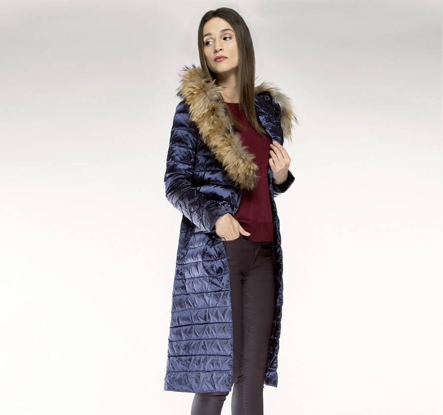 daunenmantel mit schwarzem fell