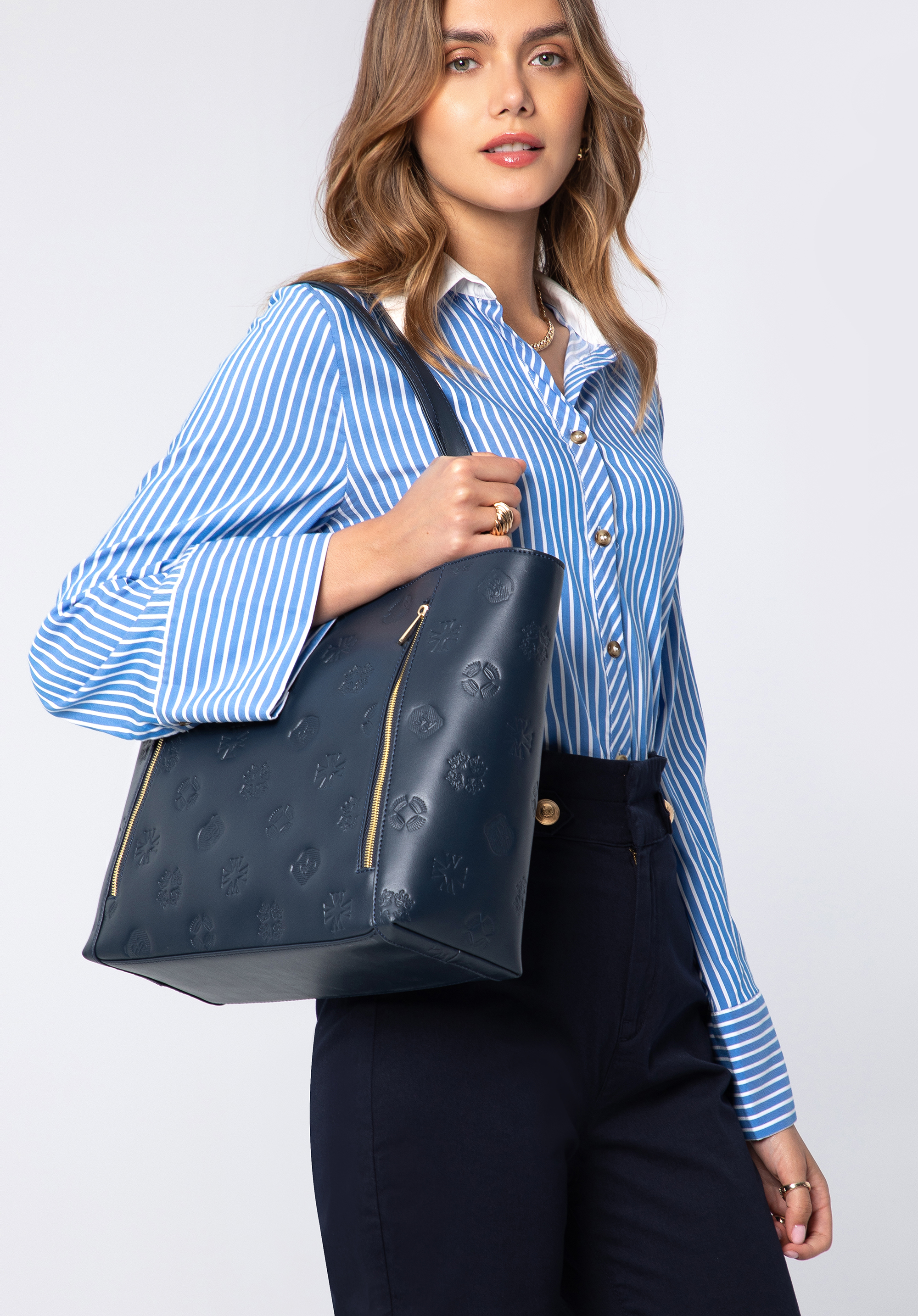Shopper-Tasche aus Leder mit Monogramm und vertikalen Reißverschlüssen, dunkelblau, 96-4E-002-7, Bild 1