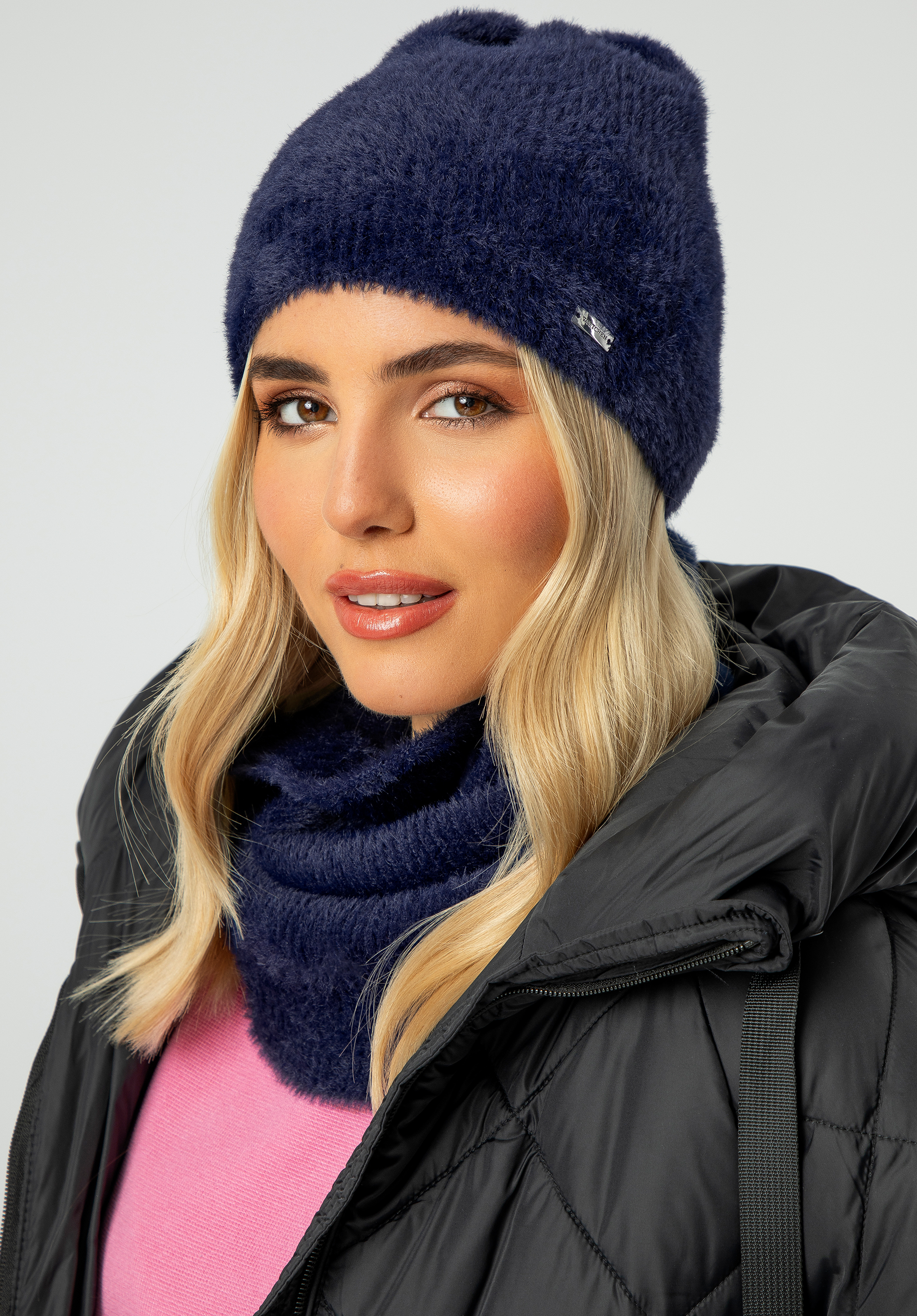 Damen-Winterset aus weichem Strick