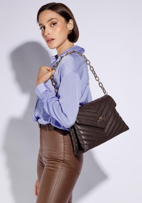 Damenhandtasche aus gestepptem Leder mit trapezförmiger Kette, dunkelbraun, 95-4E-614-4, Bild 15