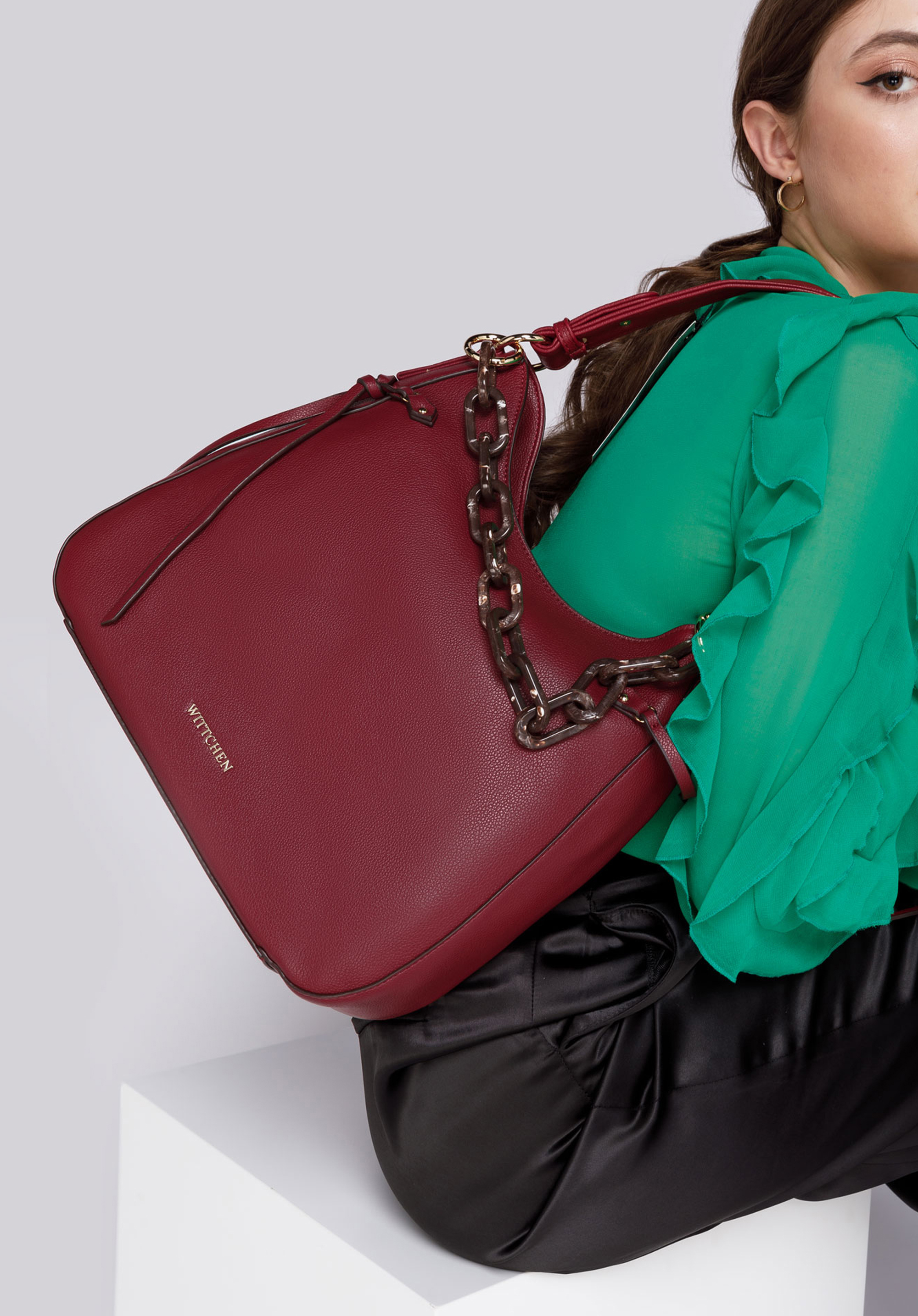 Beuteltasche mit dicker Kette