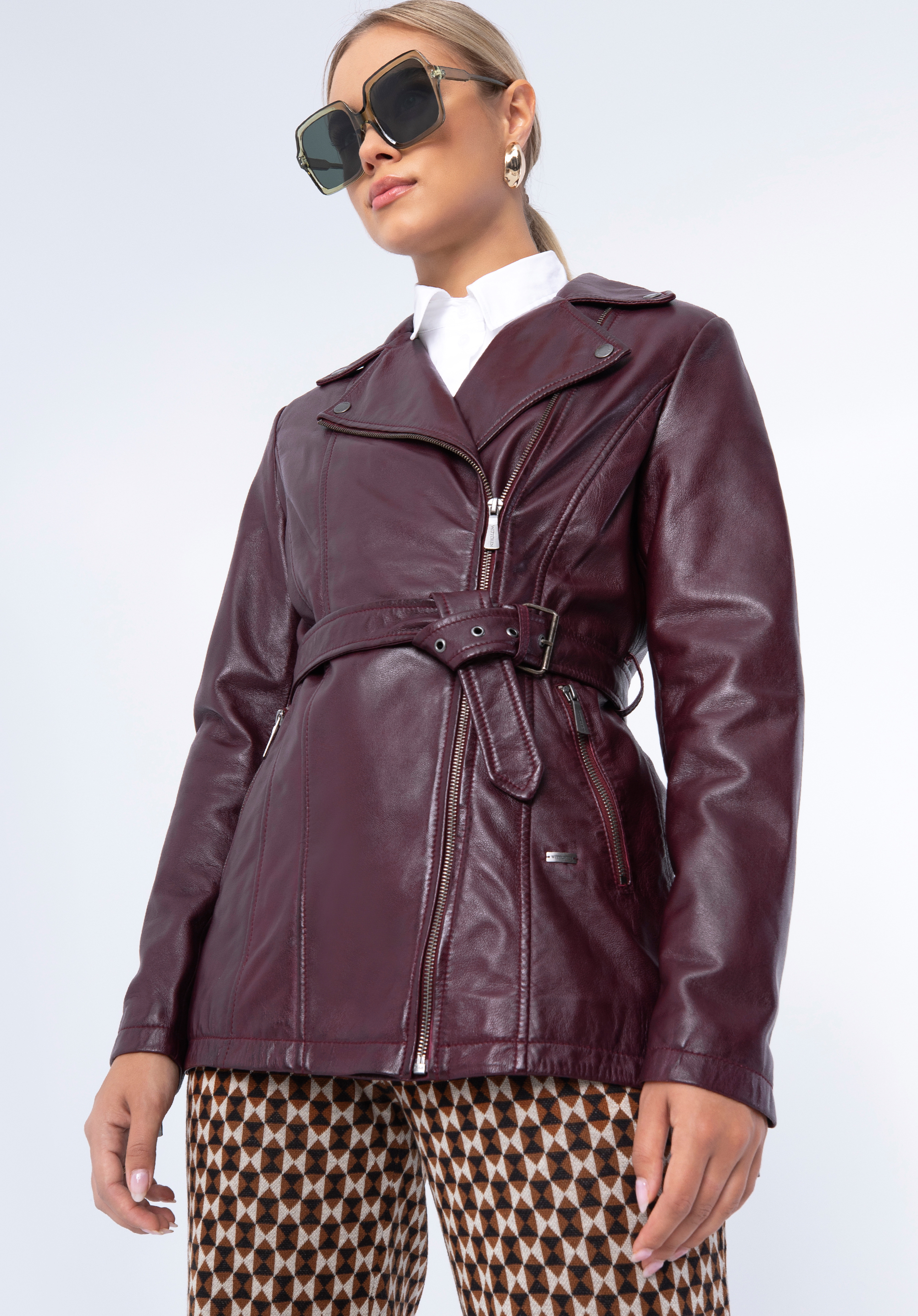 Damenjacke aus Leder mit Gürtel