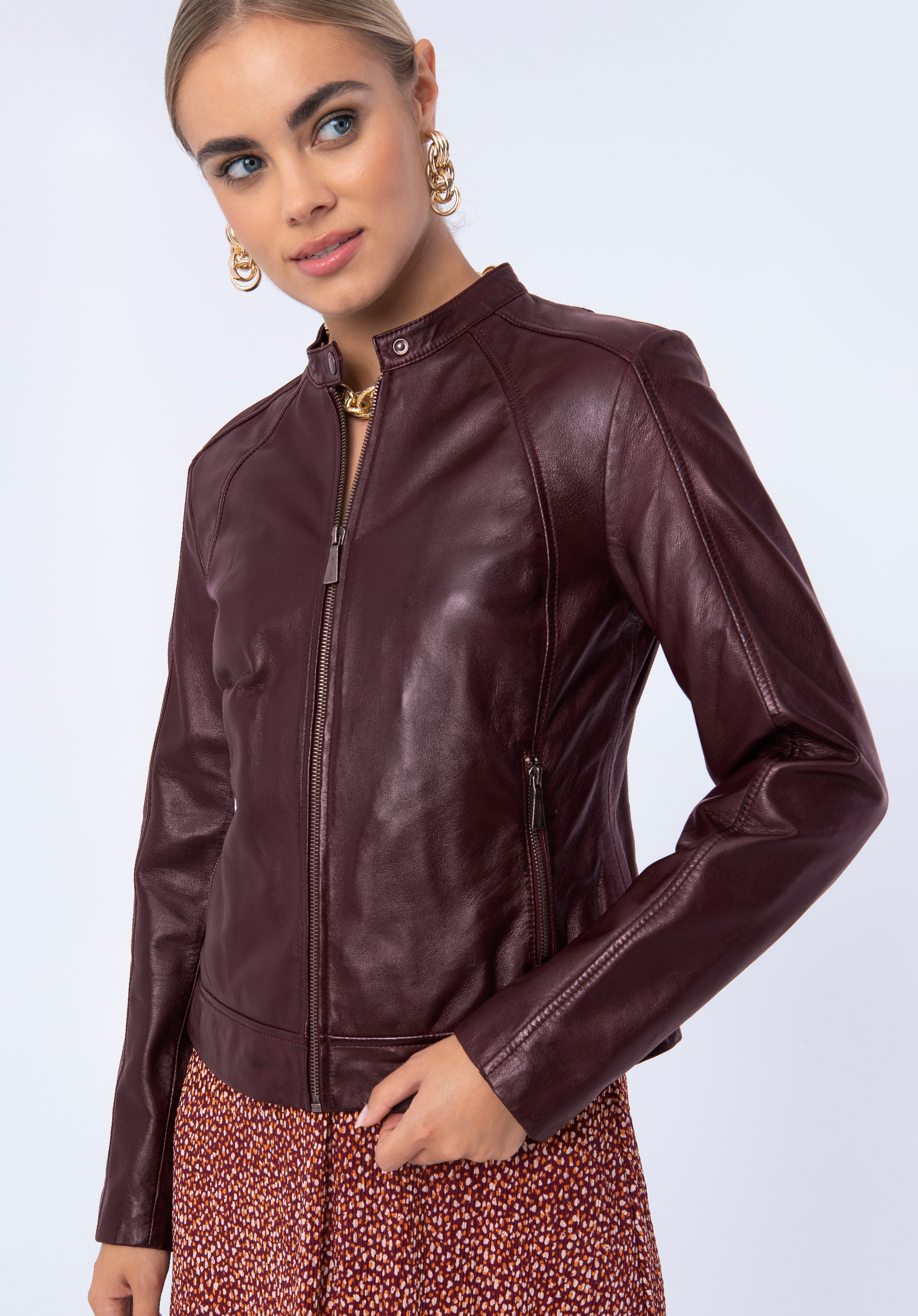 Klassische Damenjacke aus Leder mit Stehkragen, pflaumenlila, 97-09-804-D3-XL, Bild 1