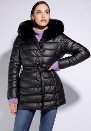 Hosszú, steppelt női ökobőr kabát derékövvel