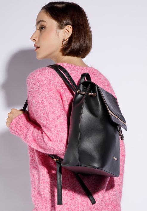 Közepes méretű női ökobőr táska fémes fényű csíkos fedéllel, fekete, 95-4Y-404-44, Fénykép 15