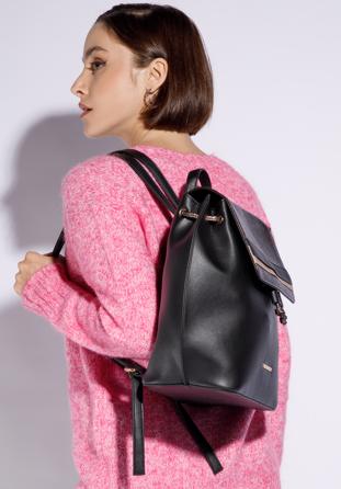 Közepes méretű női ökobőr táska fémes fényű csíkos fedéllel, fekete, 95-4Y-404-44, Fénykép 1