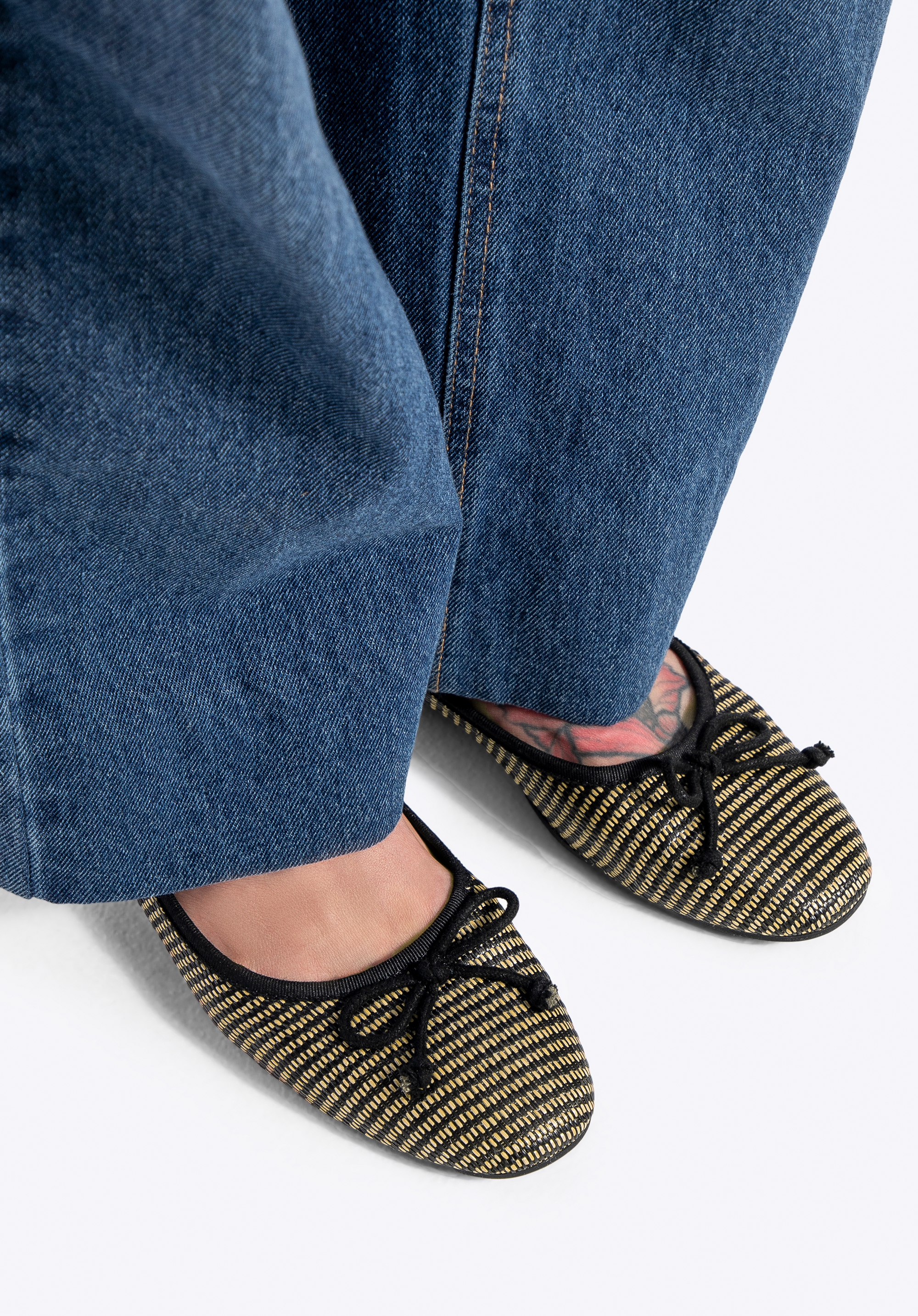Texturált balerinacipő masnival fekete