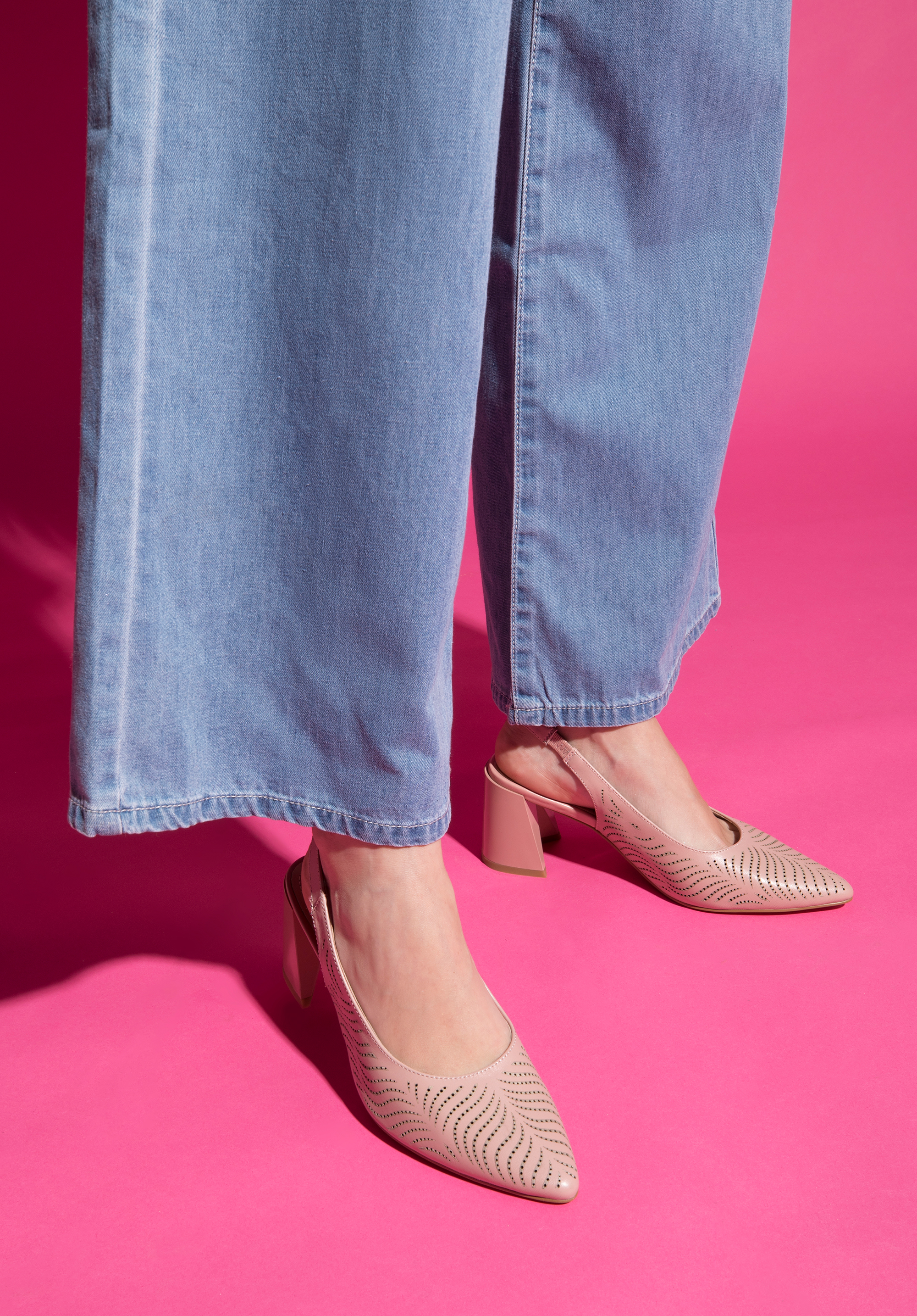 Pumps aus Ajour-Leder, gedämpftes rosa, 96-D-518-P-39, Bild 1