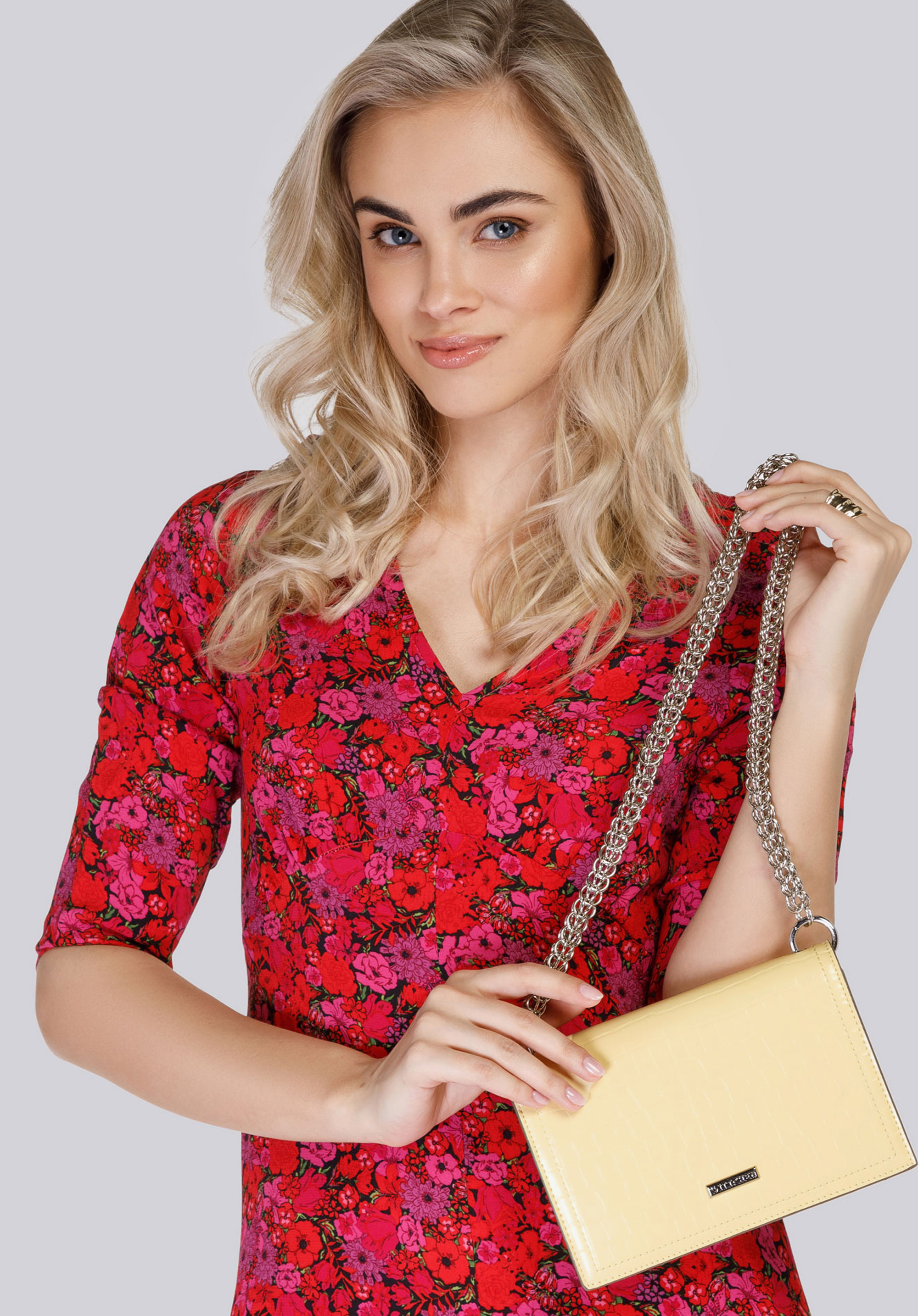 Damen-Minitasche aus Ökoleder in Kroko-Optik mit Kette, gelb, 94-4Y-520-Y, Bild 1